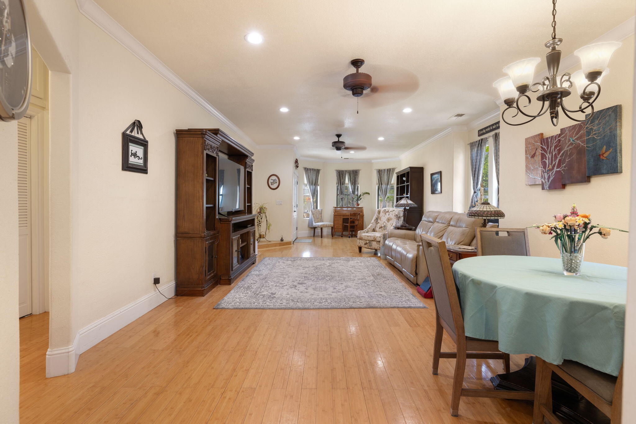303 N E St, Exeter, CA 93221