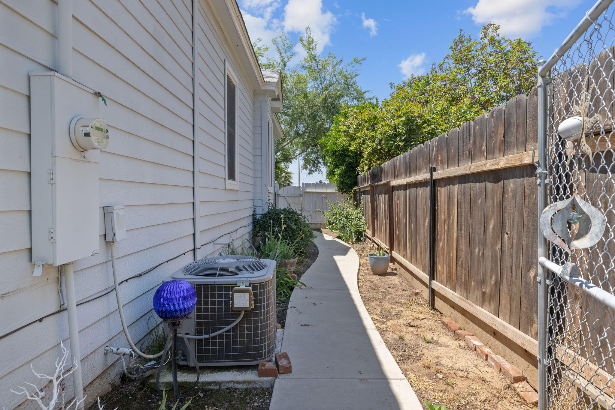 303 N E St, Exeter, CA 93221