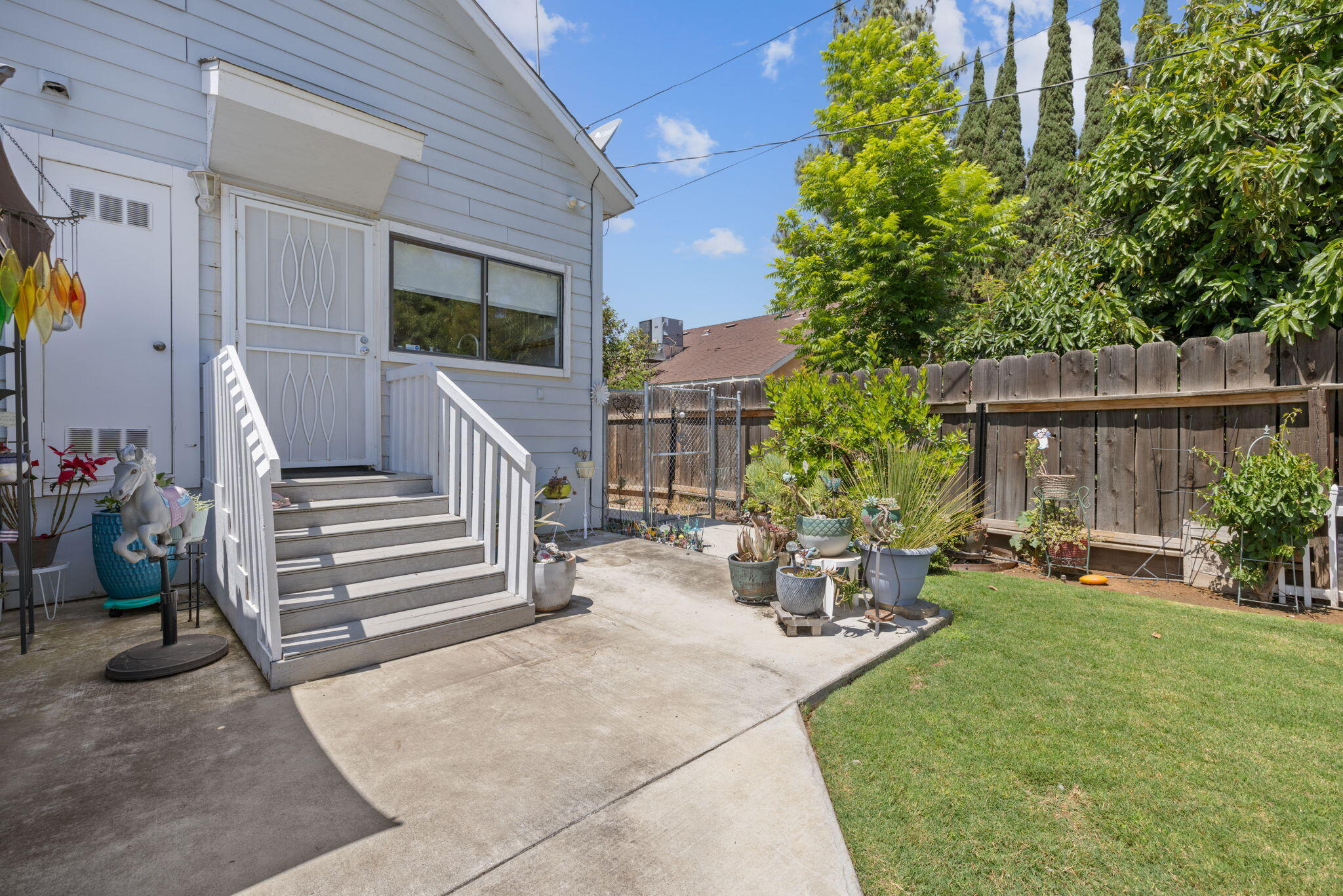 303 N E St, Exeter, CA 93221