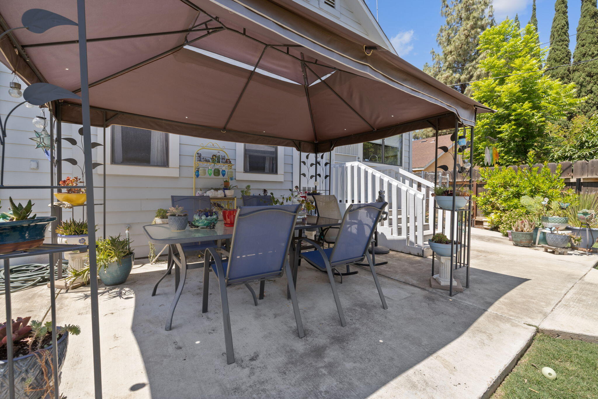 303 N E St, Exeter, CA 93221
