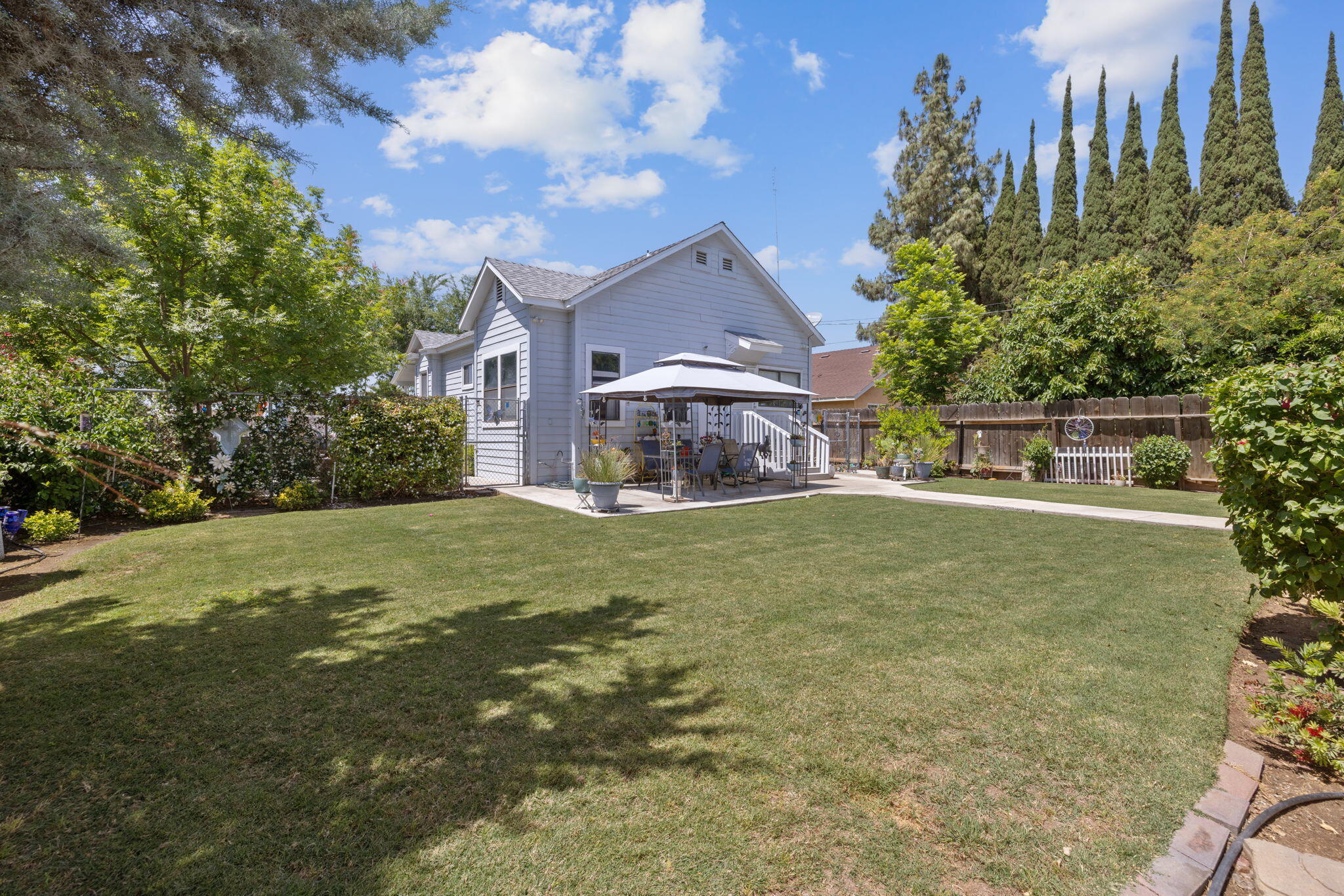 303 N E St, Exeter, CA 93221