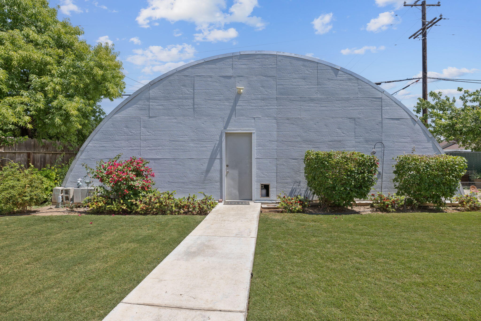 303 N E St, Exeter, CA 93221