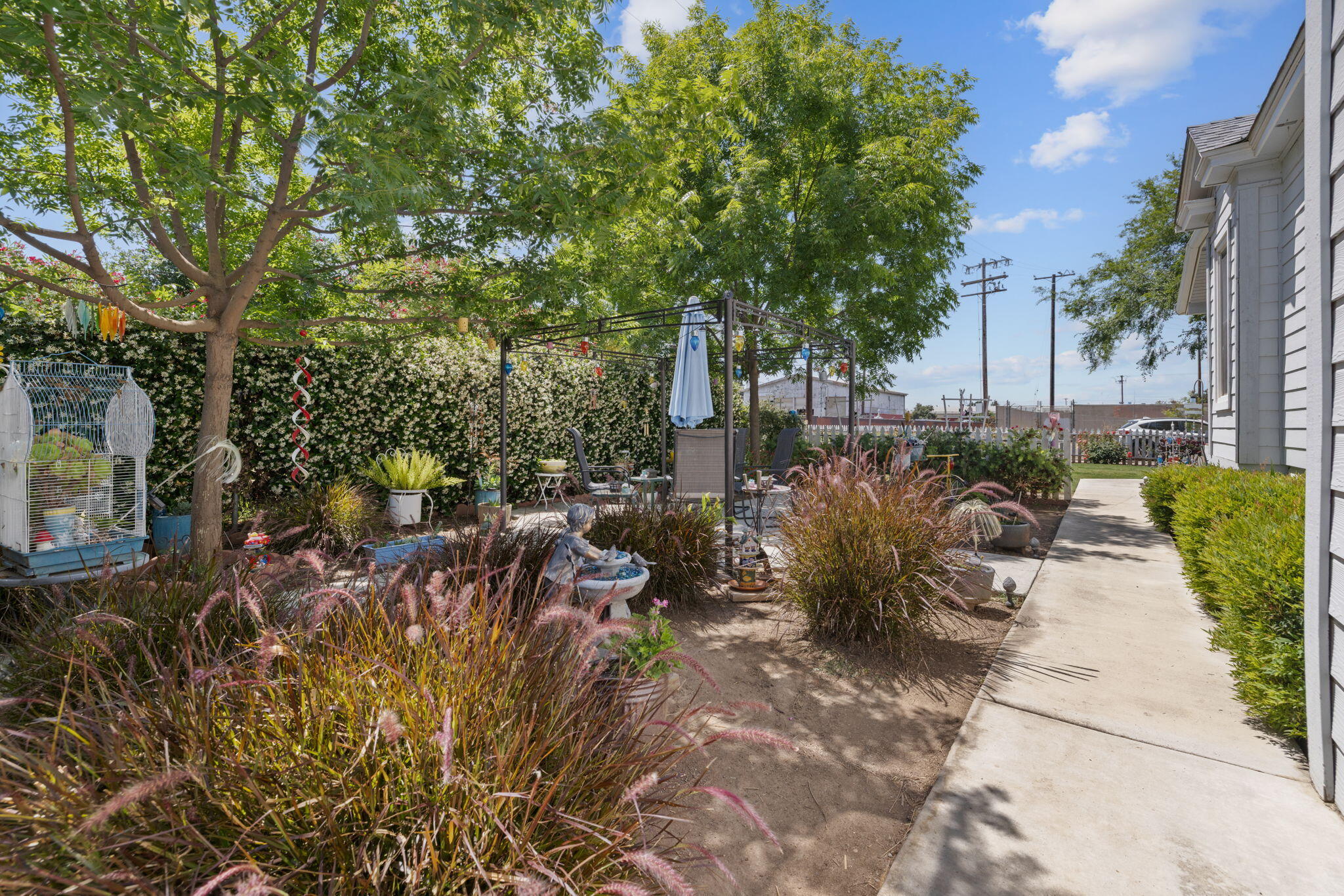303 N E St, Exeter, CA 93221