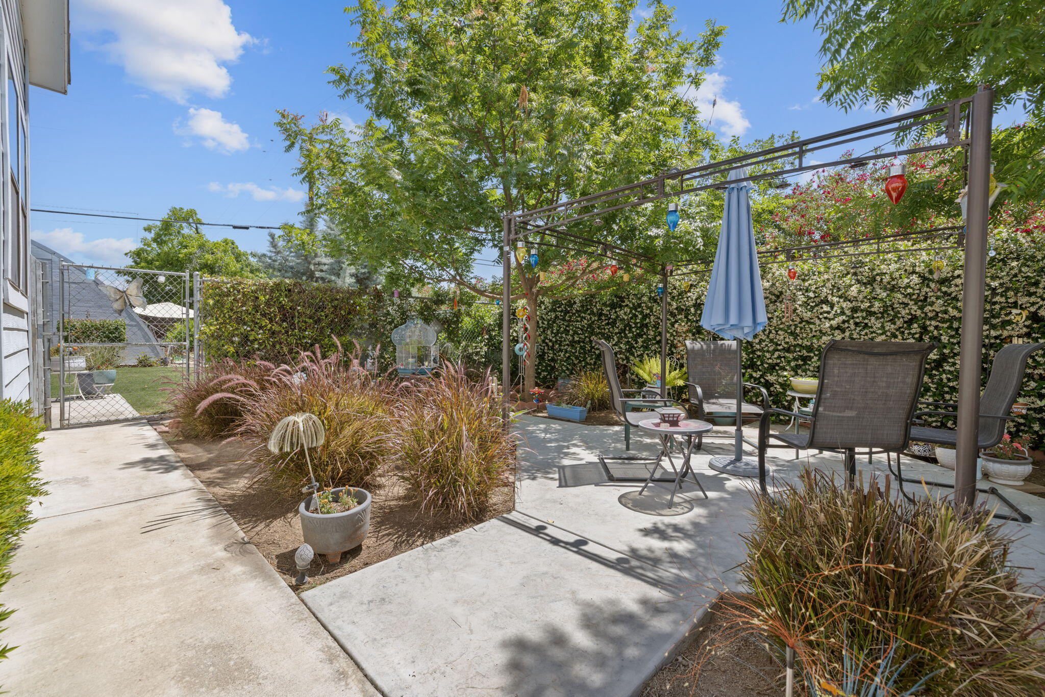 303 N E St, Exeter, CA 93221