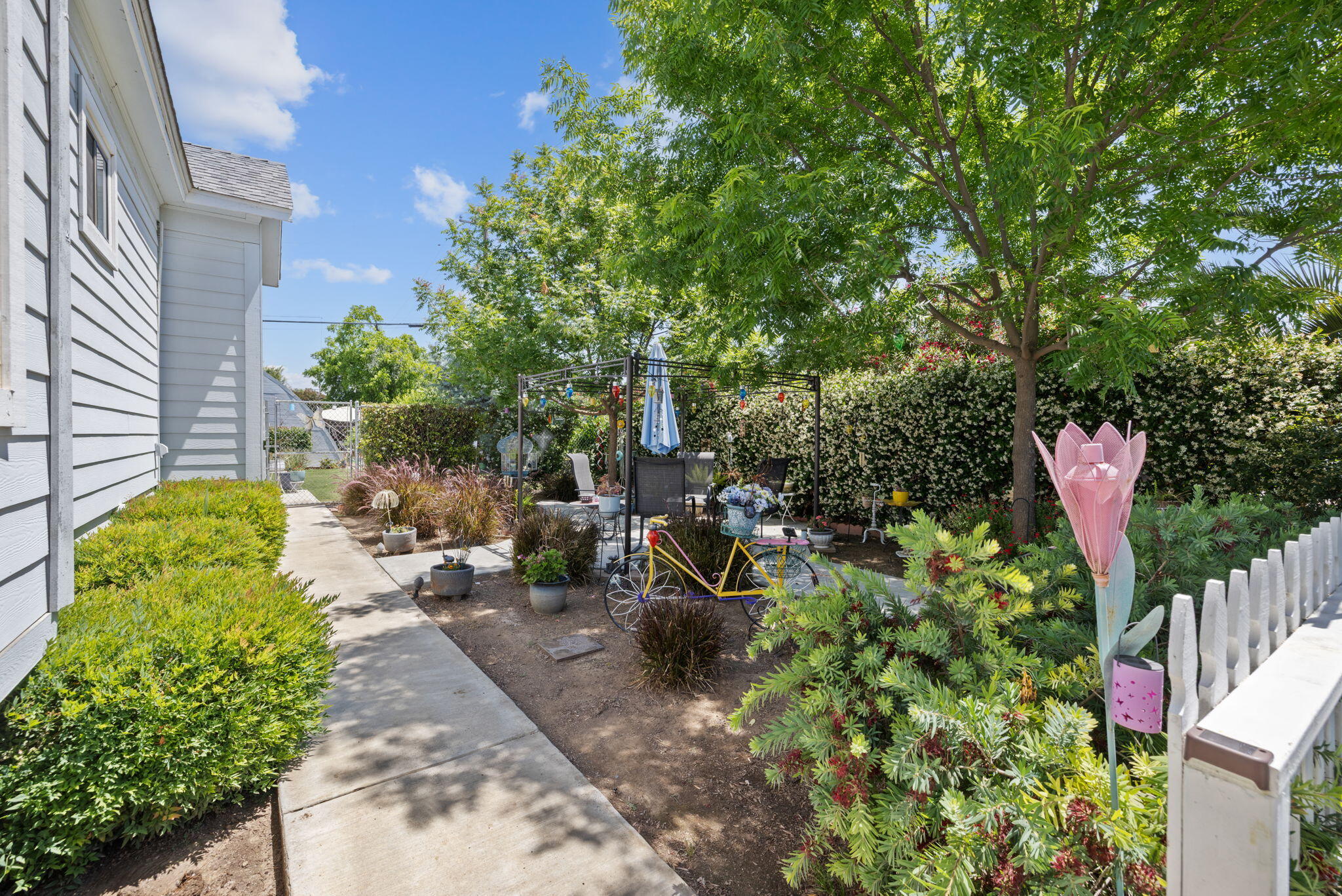 303 N E St, Exeter, CA 93221