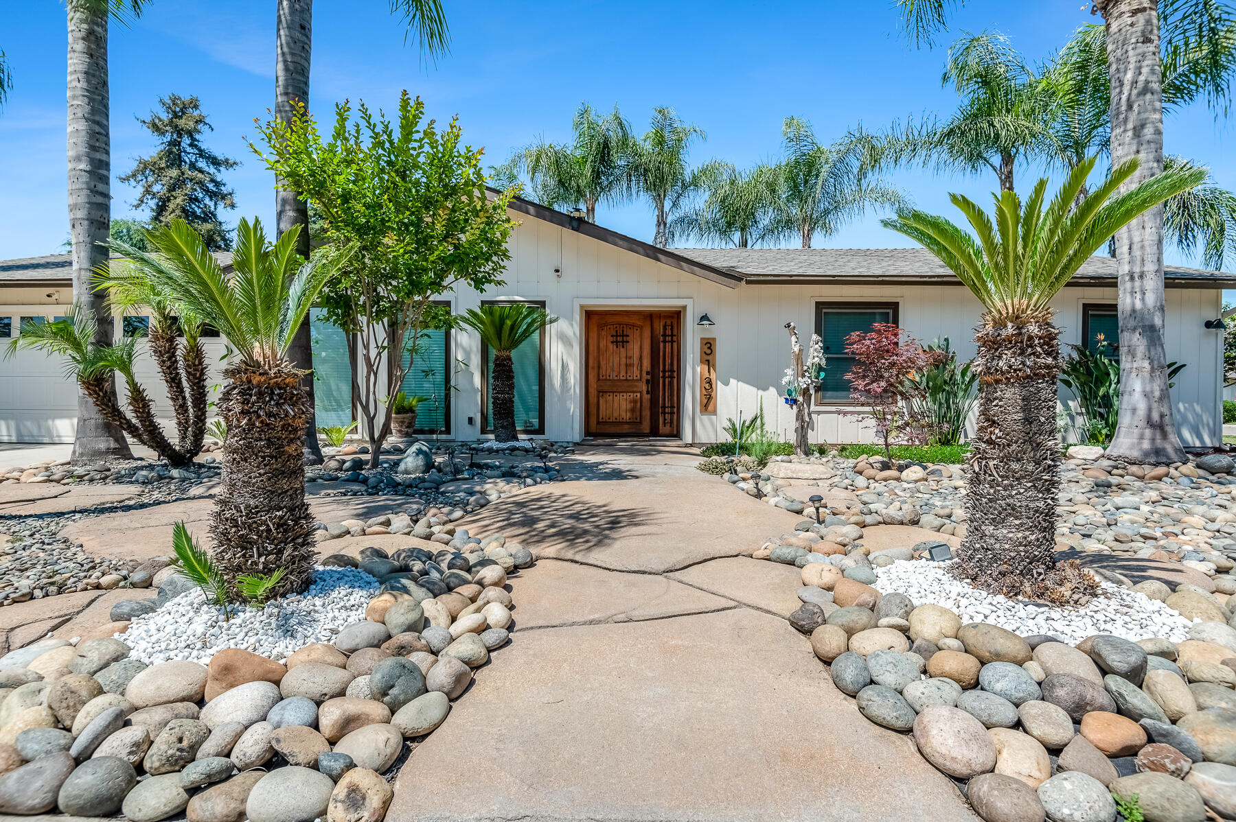 3137 S West St, Visalia, CA 93277