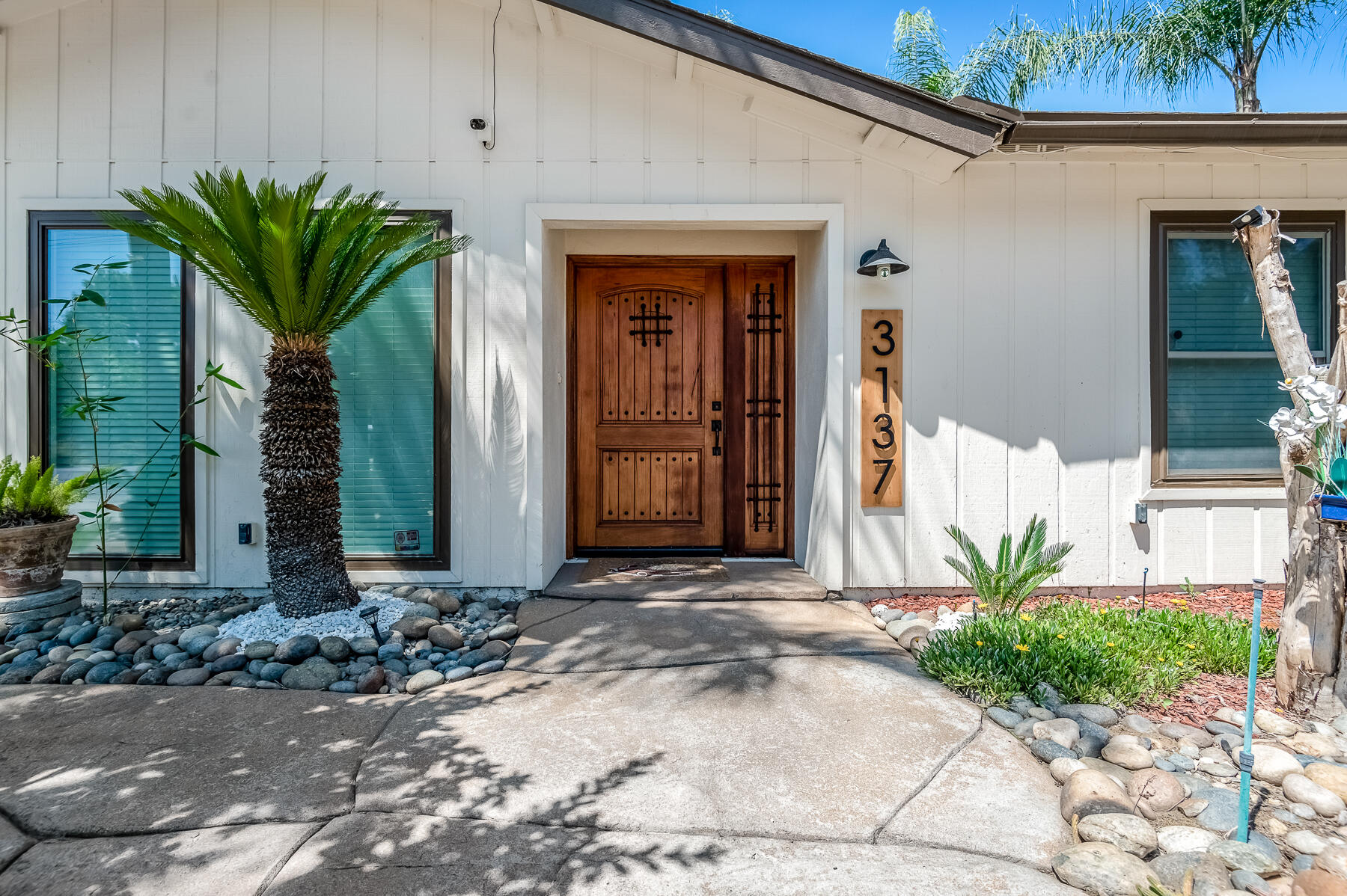 3137 S West St, Visalia, CA 93277