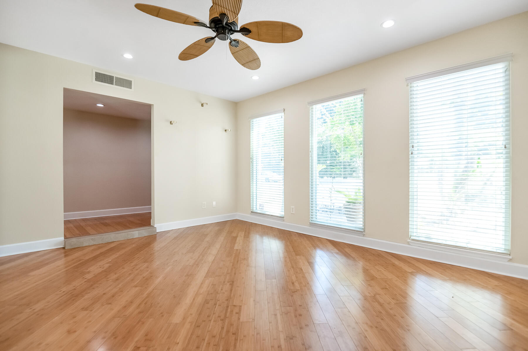 3137 S West St, Visalia, CA 93277