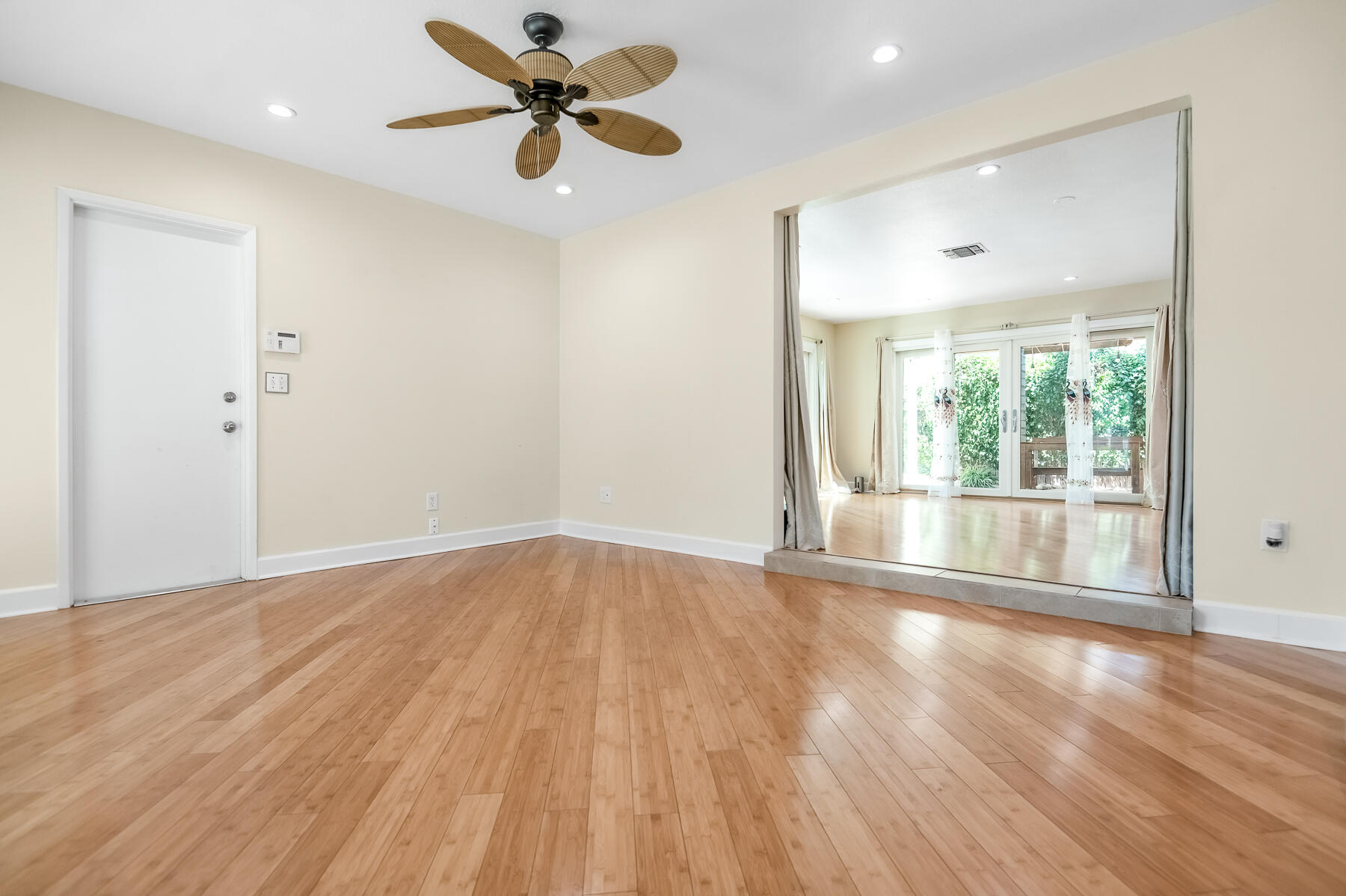 3137 S West St, Visalia, CA 93277