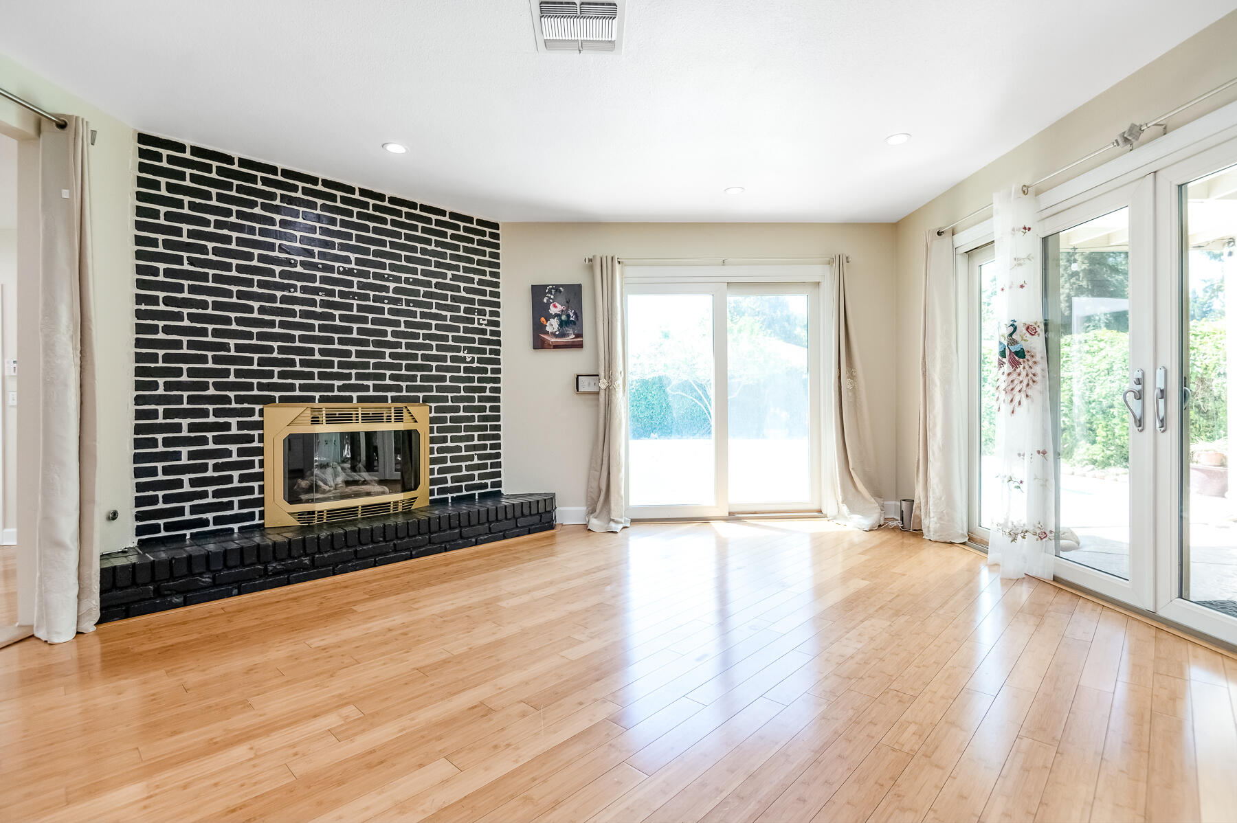 3137 S West St, Visalia, CA 93277