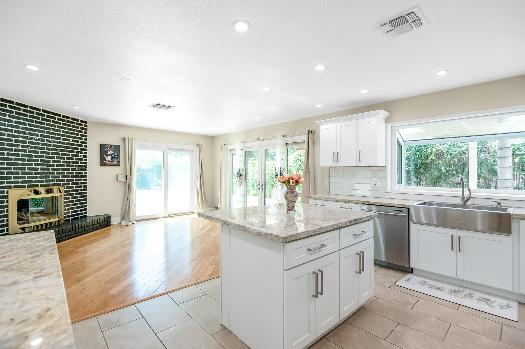 3137 S West St, Visalia, CA 93277