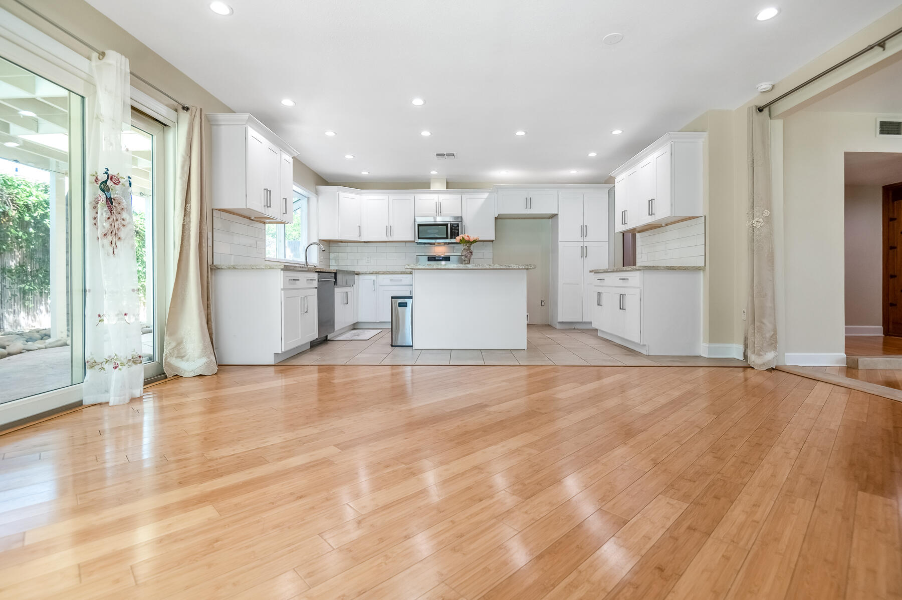 3137 S West St, Visalia, CA 93277