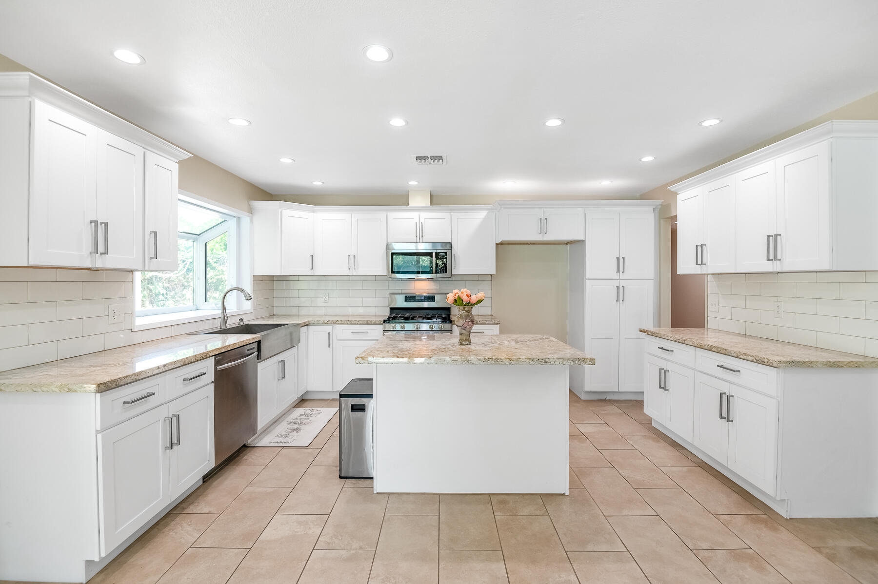 3137 S West St, Visalia, CA 93277