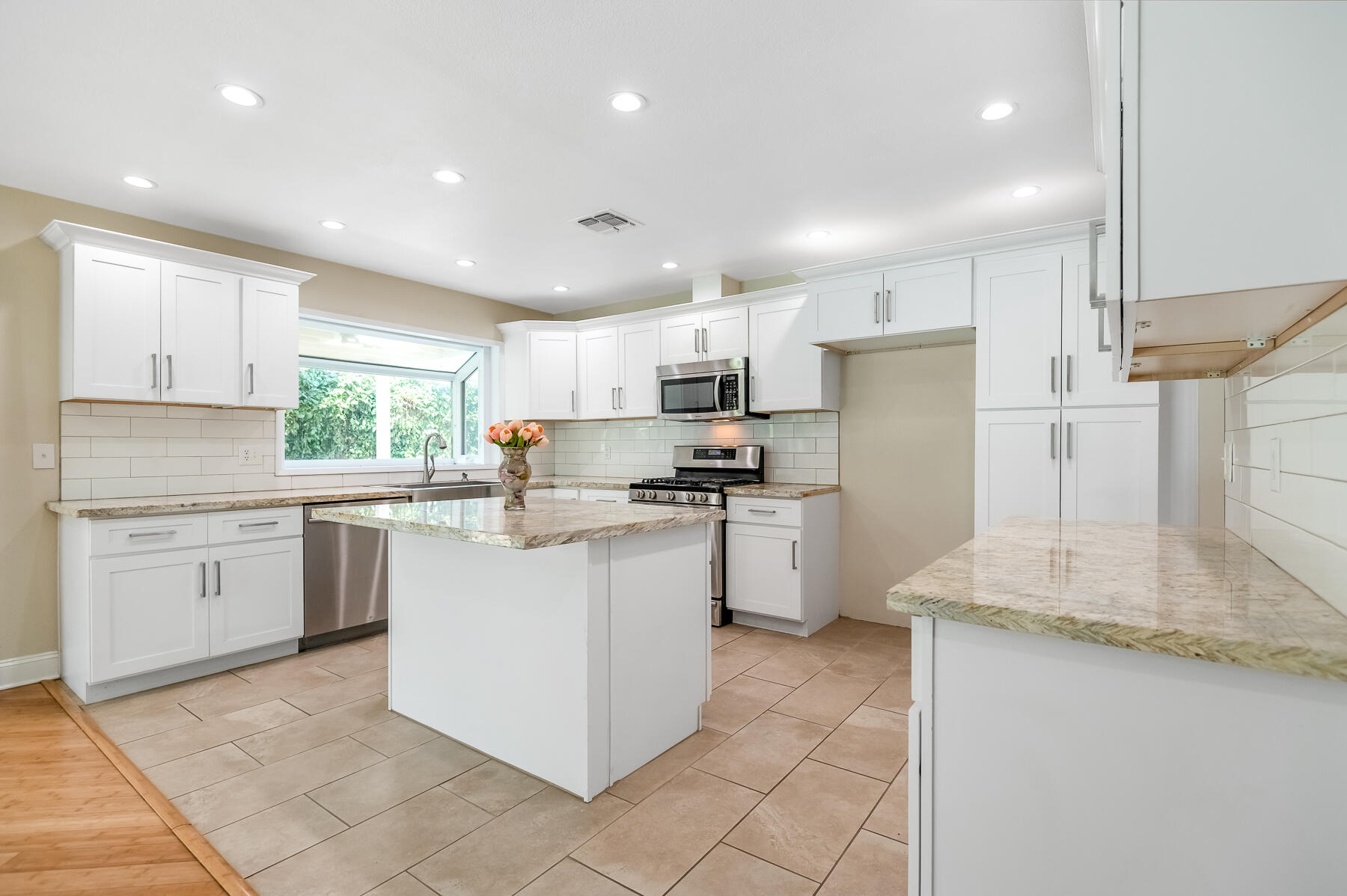 3137 S West St, Visalia, CA 93277