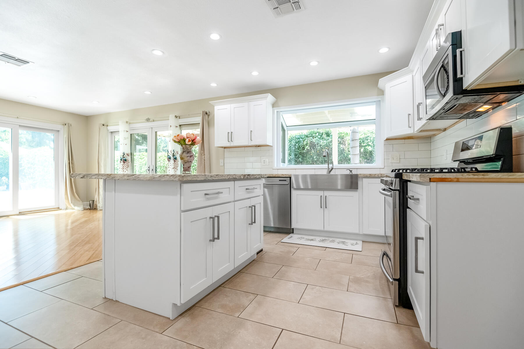 3137 S West St, Visalia, CA 93277