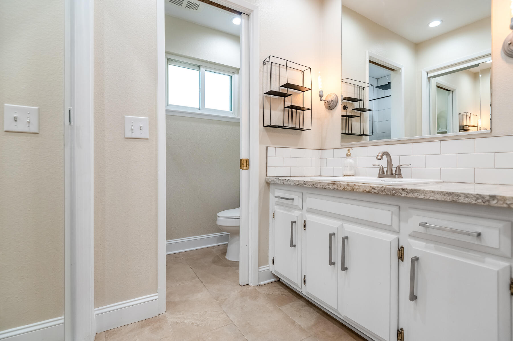 3137 S West St, Visalia, CA 93277