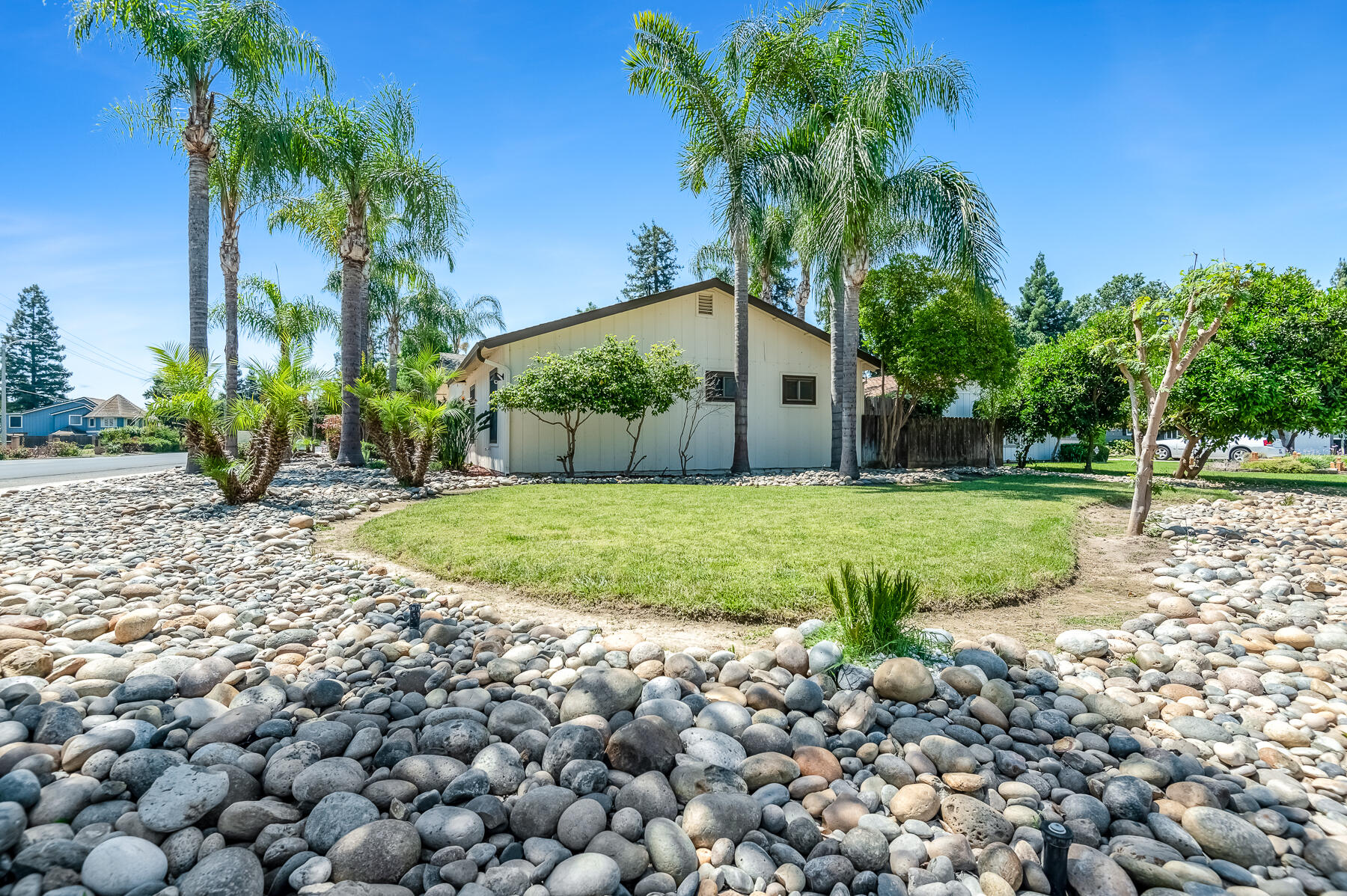 3137 S West St, Visalia, CA 93277