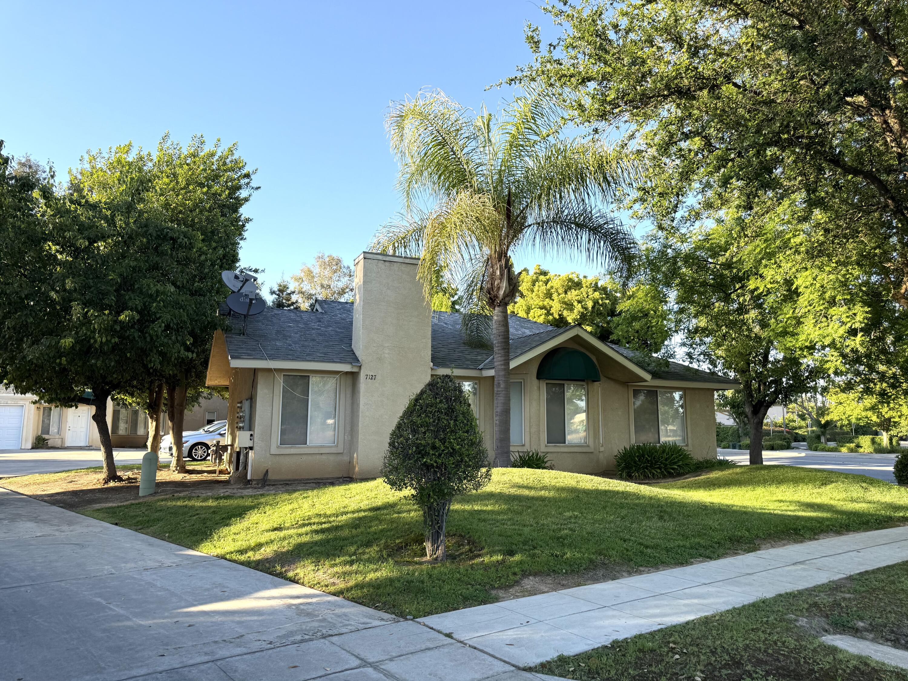 7127 N Antioch Ave, Fresno, CA 93722