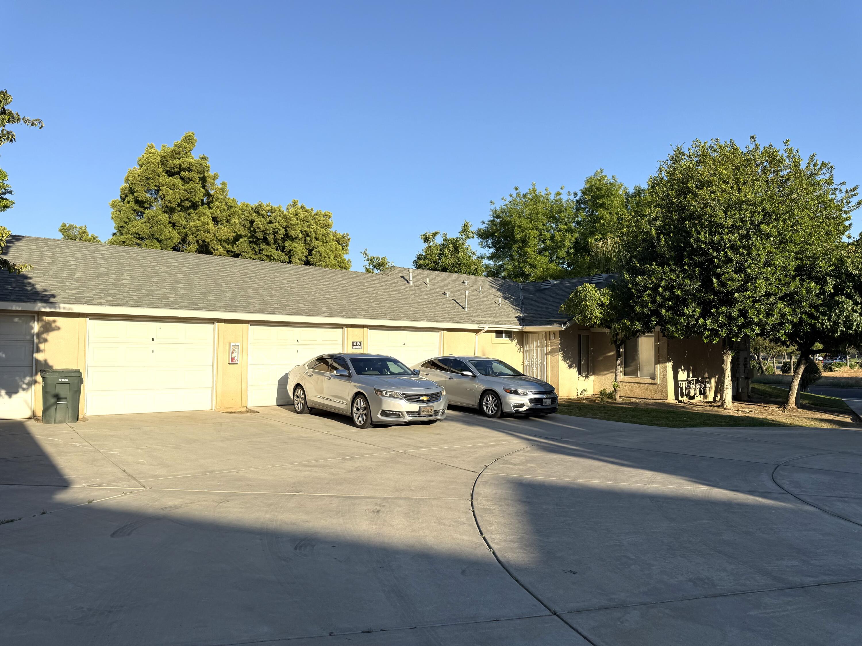 7127 N Antioch Ave, Fresno, CA 93722