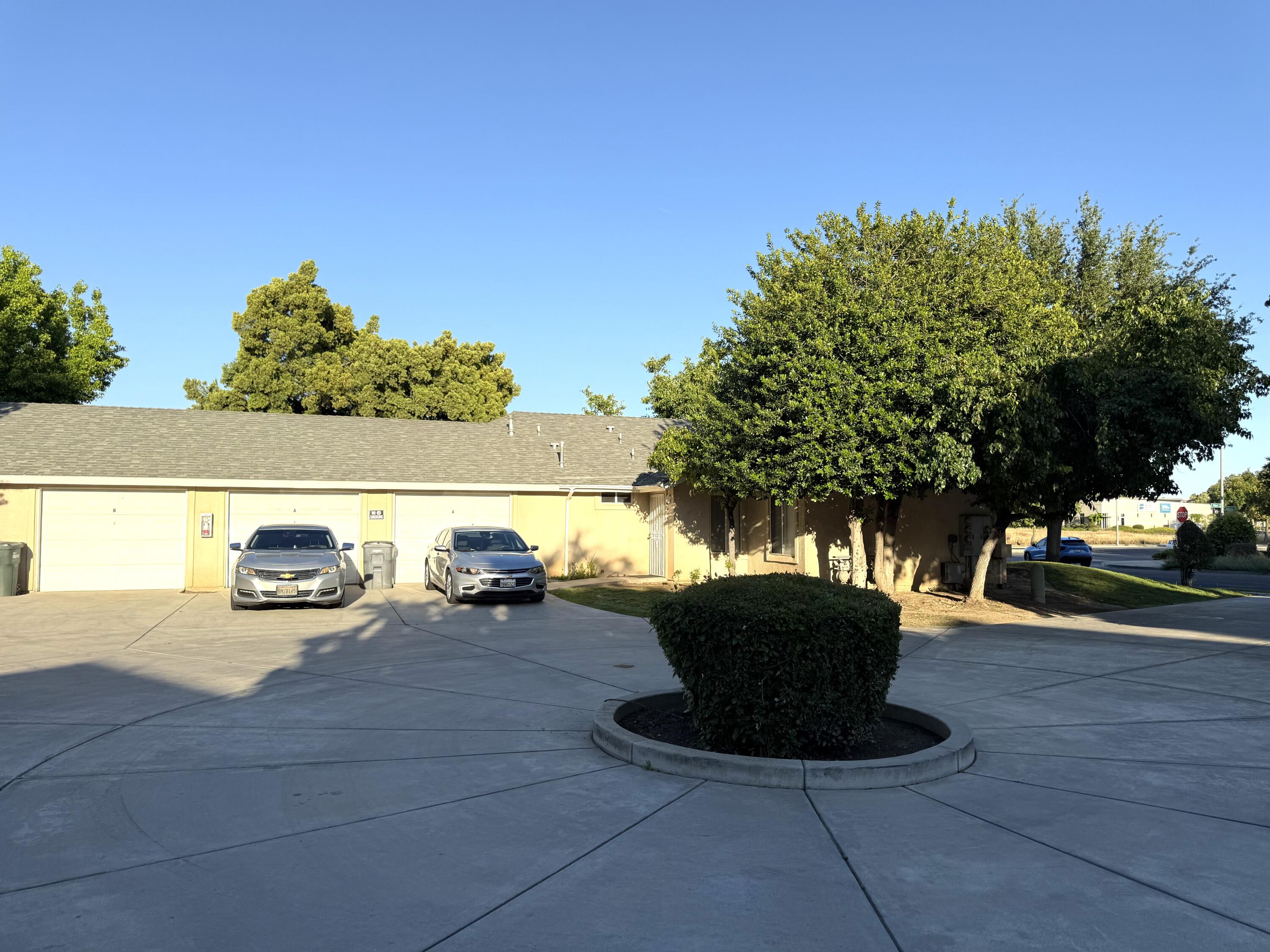 7127 N Antioch Ave, Fresno, CA 93722