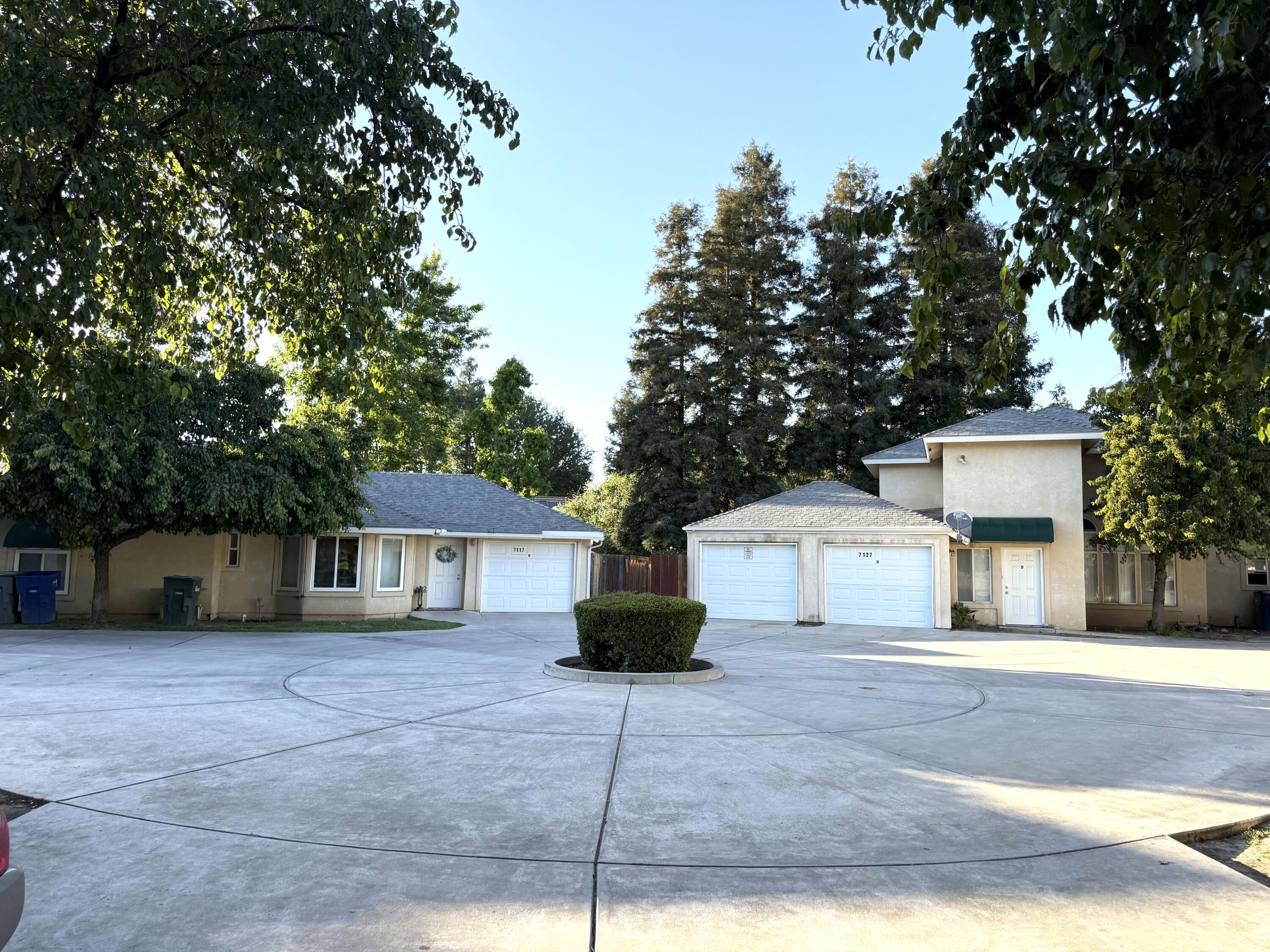 7127 N Antioch Ave, Fresno, CA 93722
