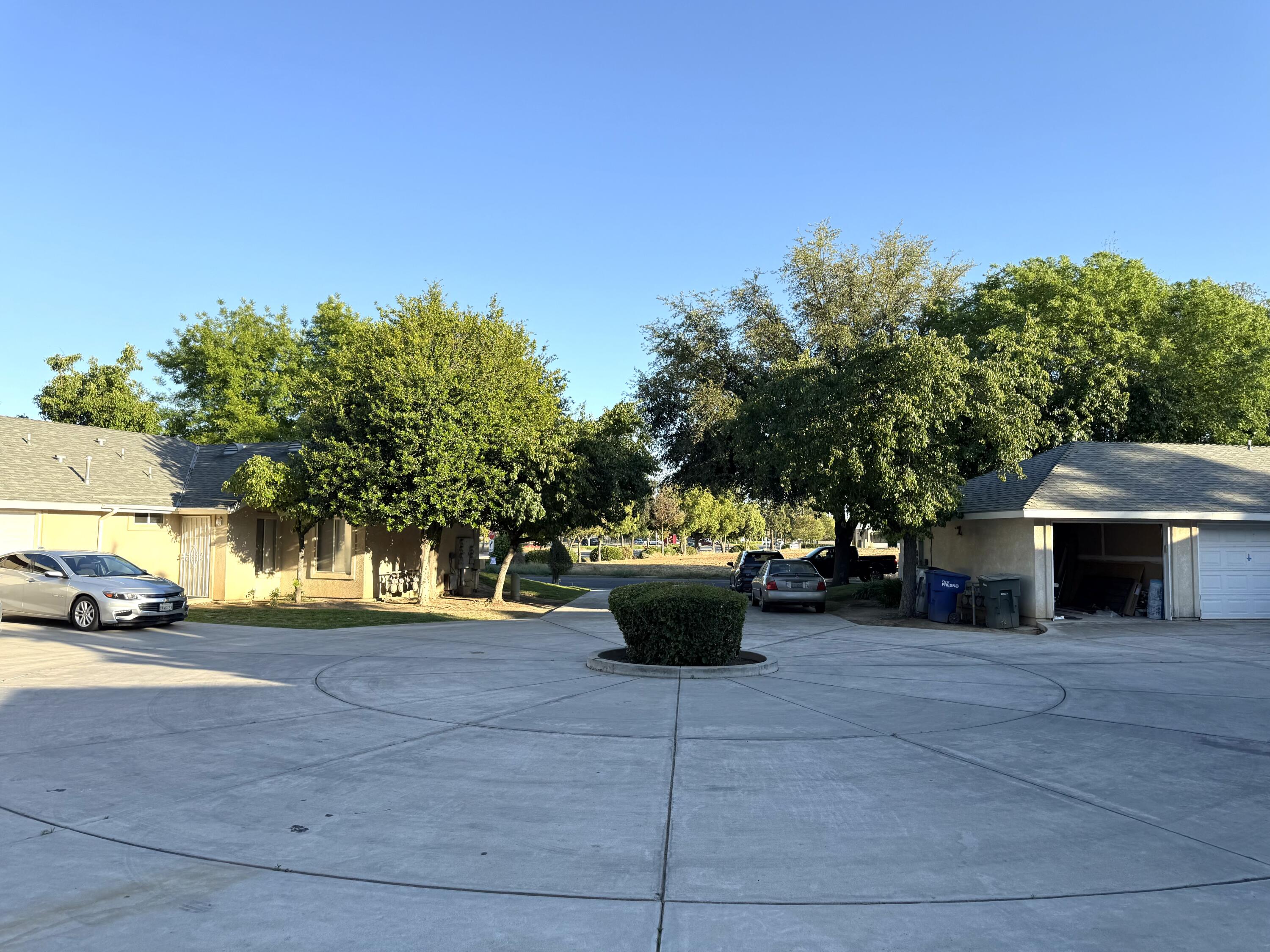 7127 N Antioch Ave, Fresno, CA 93722