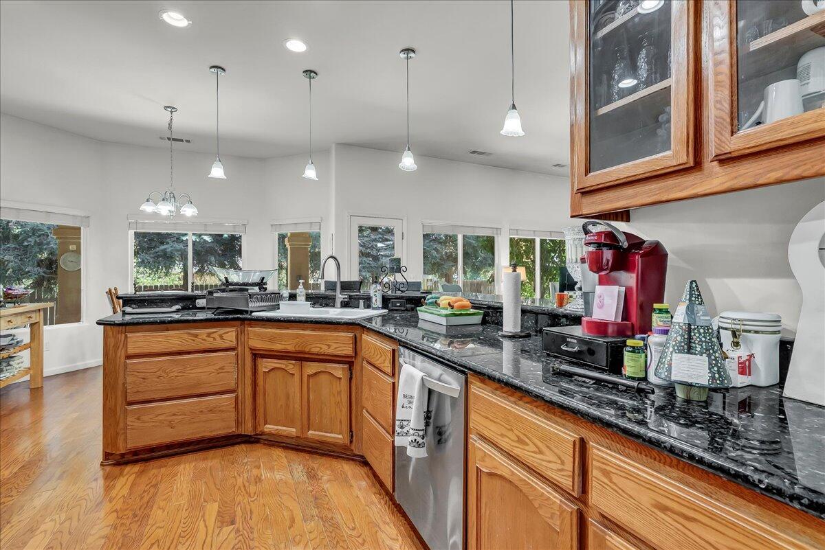 1189 E Fairhaven Ct, Porterville, CA 93257