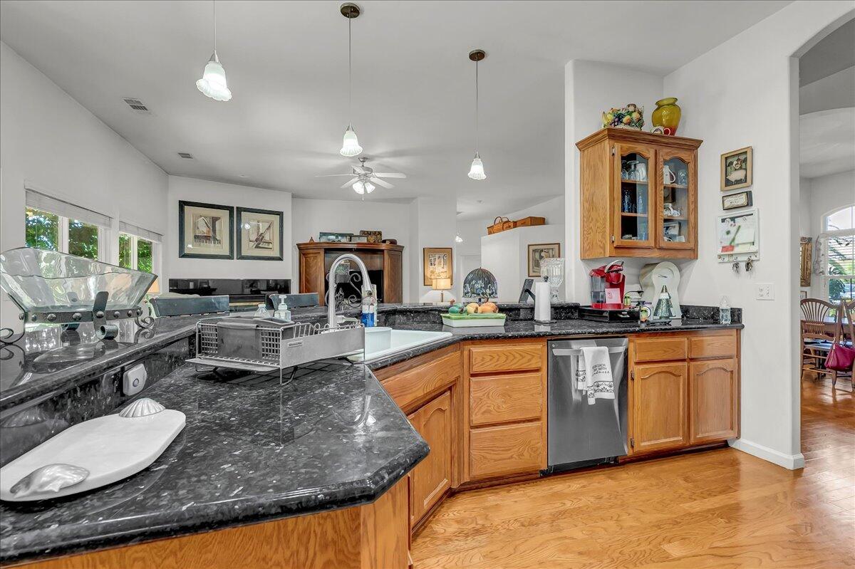 1189 E Fairhaven Ct, Porterville, CA 93257