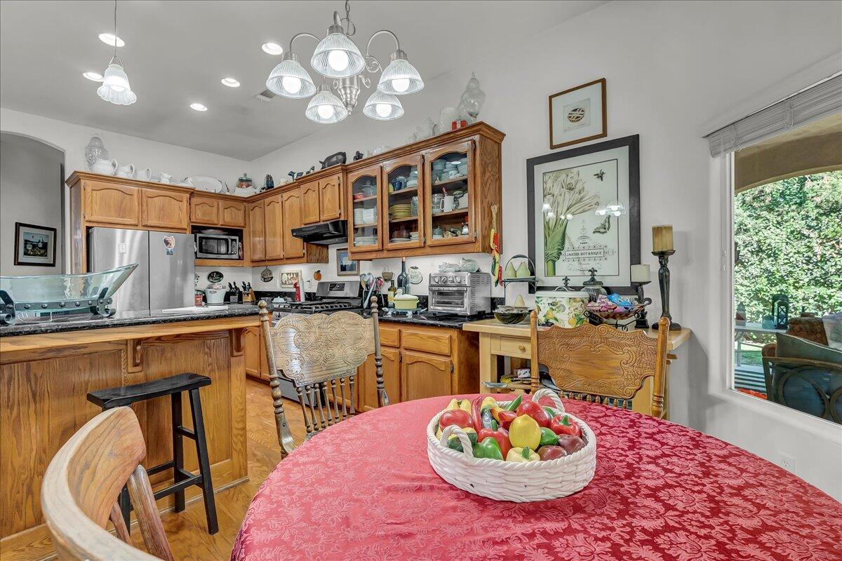 1189 E Fairhaven Ct, Porterville, CA 93257