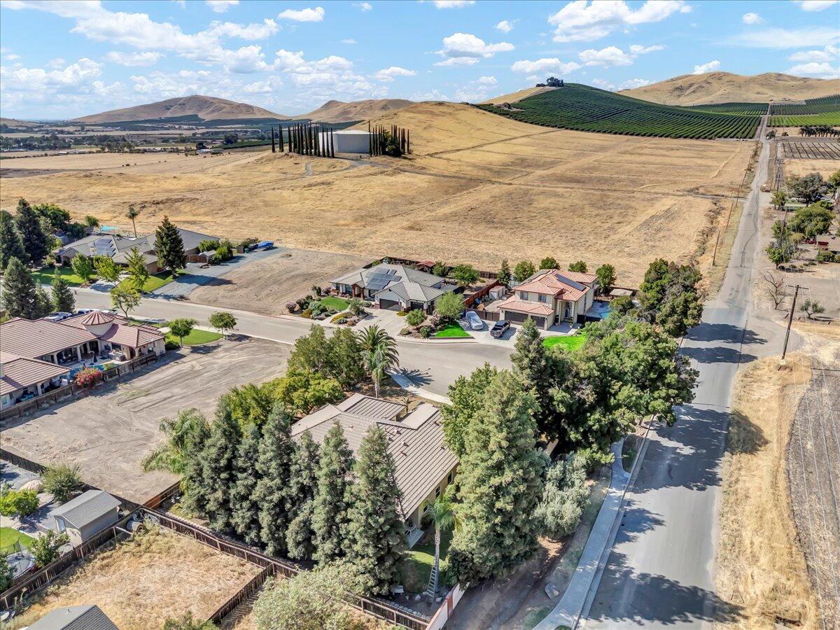 1189 E Fairhaven Ct, Porterville, CA 93257