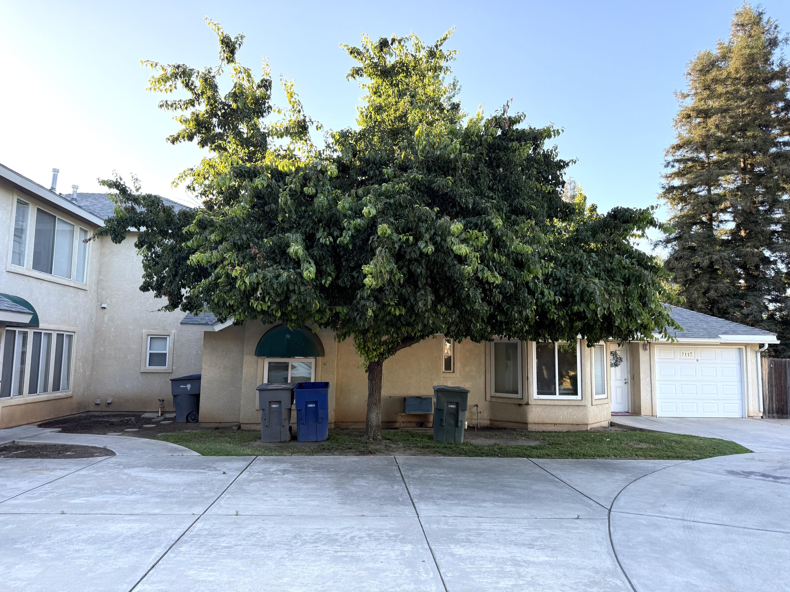 7117 N Antioch Ave, Fresno, CA 93722