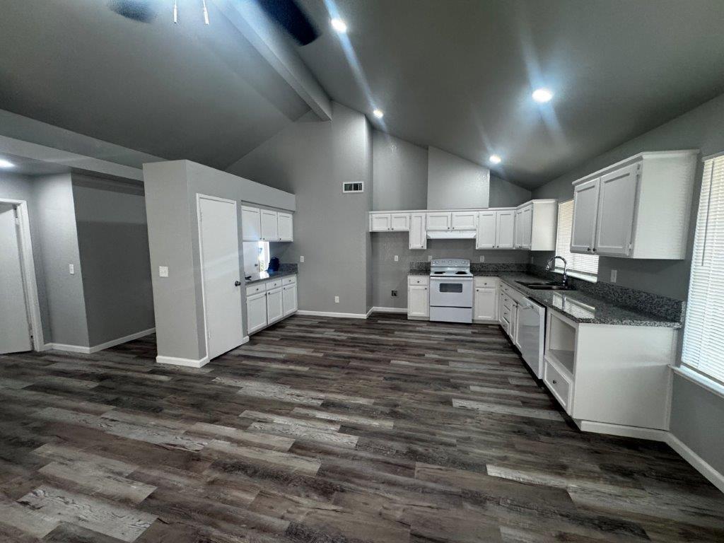 7117 N Antioch Ave, Fresno, CA 93722