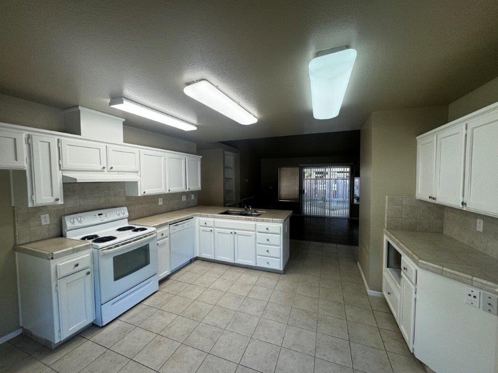 7117 N Antioch Ave, Fresno, CA 93722