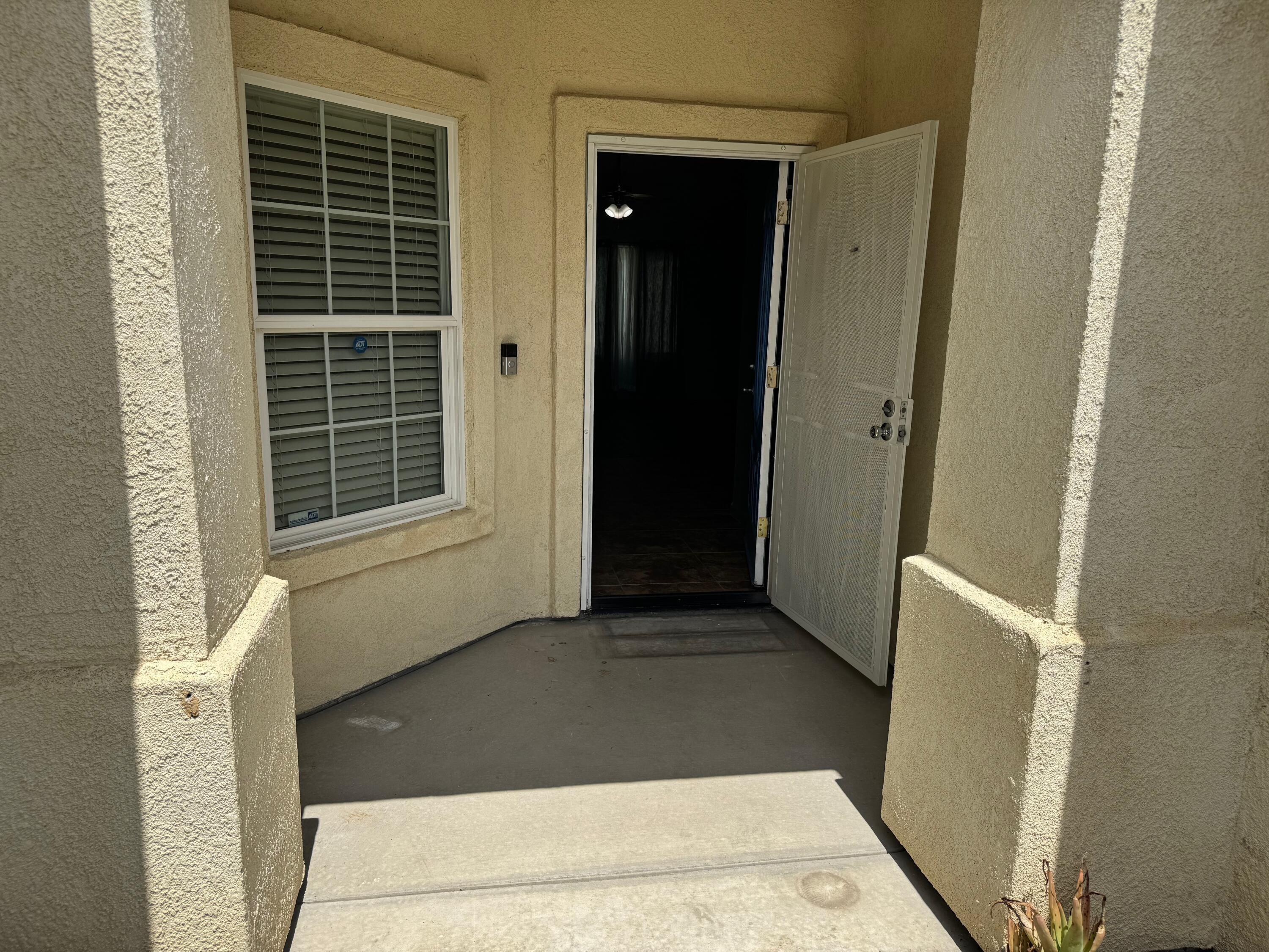 1960 E NE Sandalwood Ave, Tulare, CA 93274