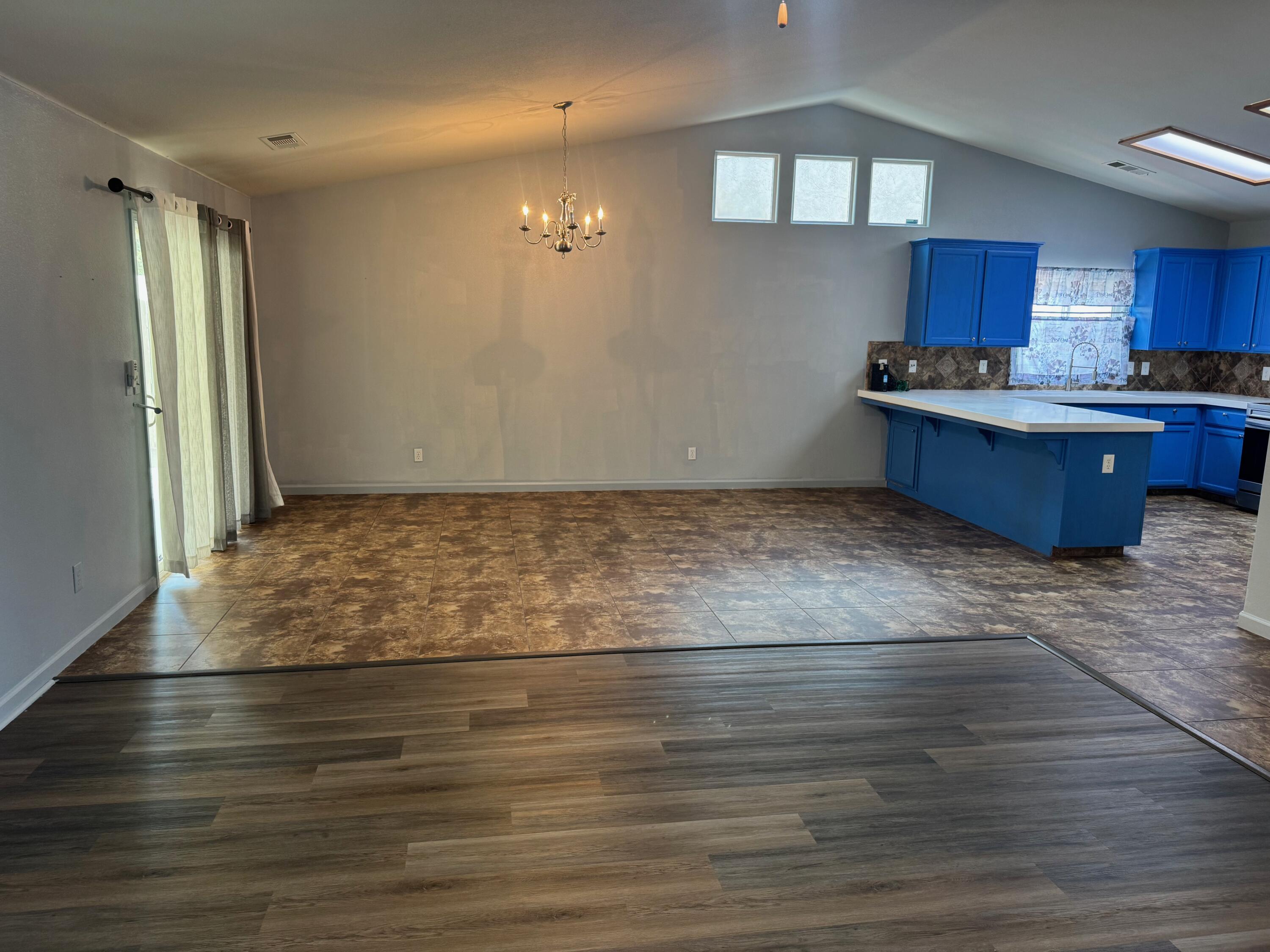 1960 E NE Sandalwood Ave, Tulare, CA 93274