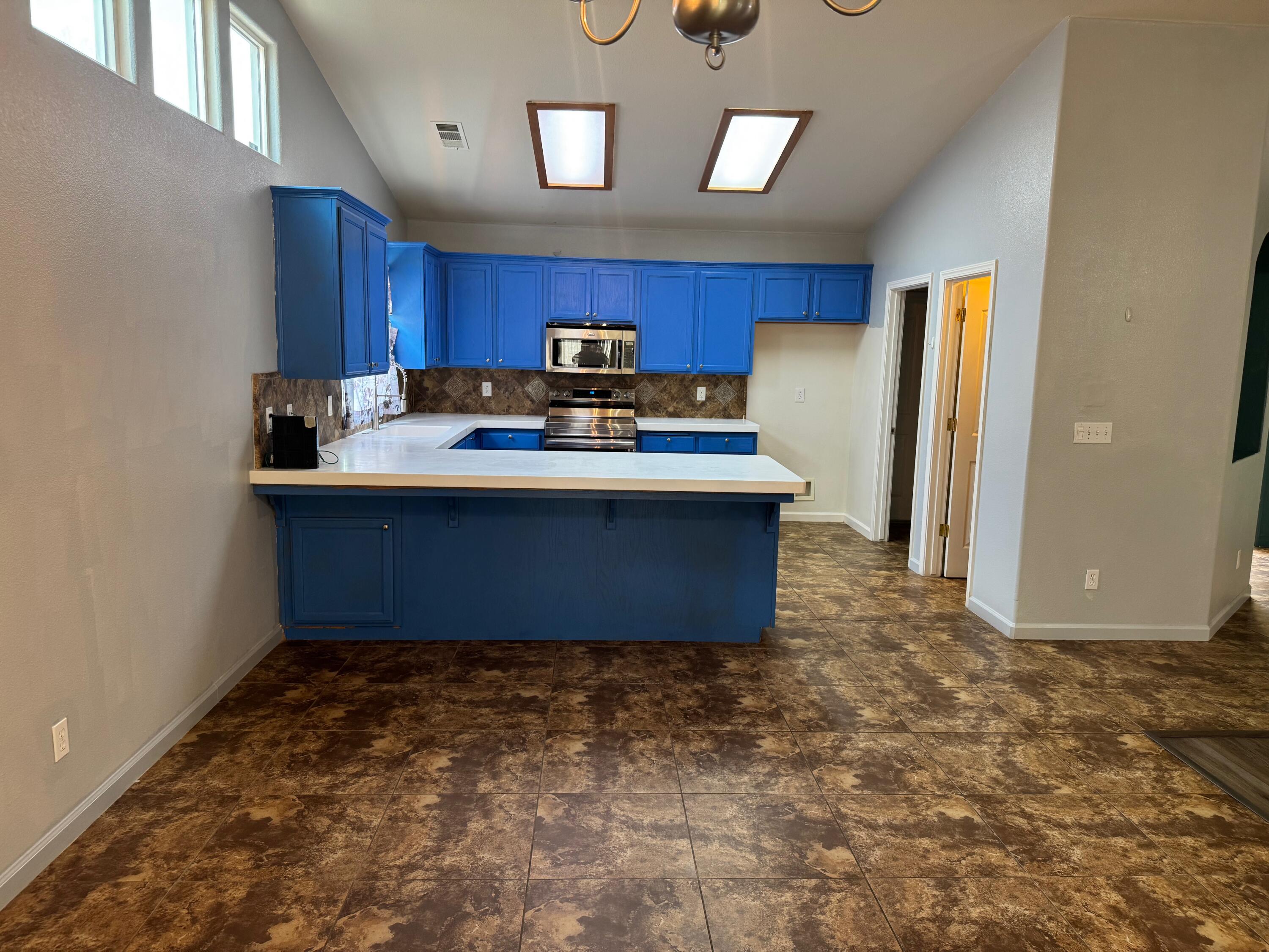 1960 E NE Sandalwood Ave, Tulare, CA 93274