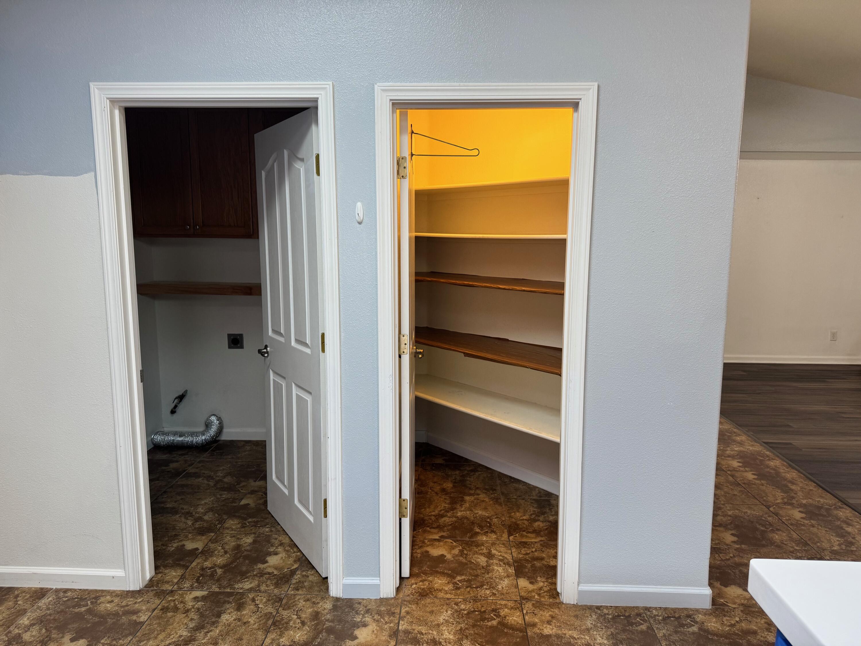1960 E NE Sandalwood Ave, Tulare, CA 93274