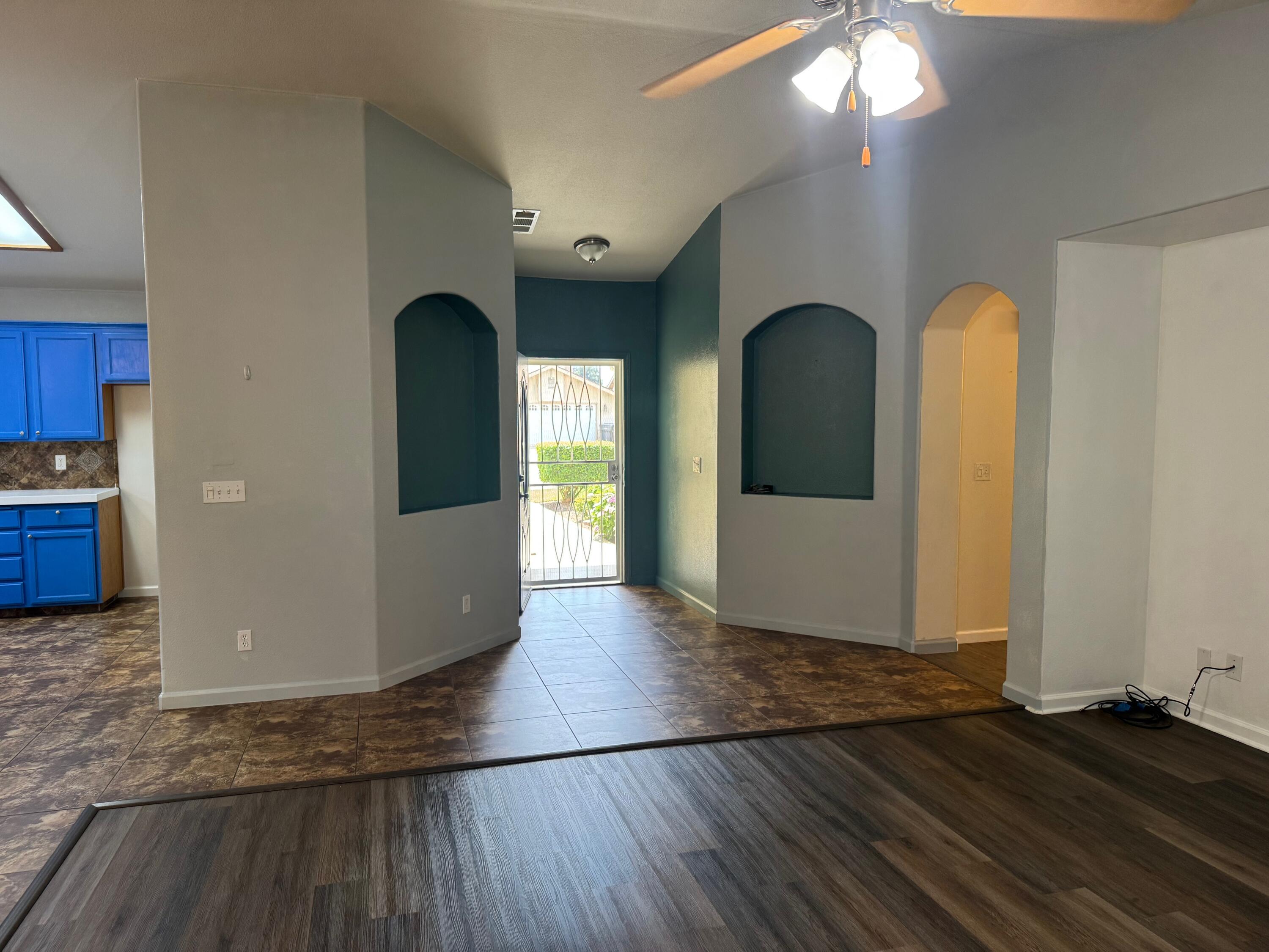 1960 E NE Sandalwood Ave, Tulare, CA 93274