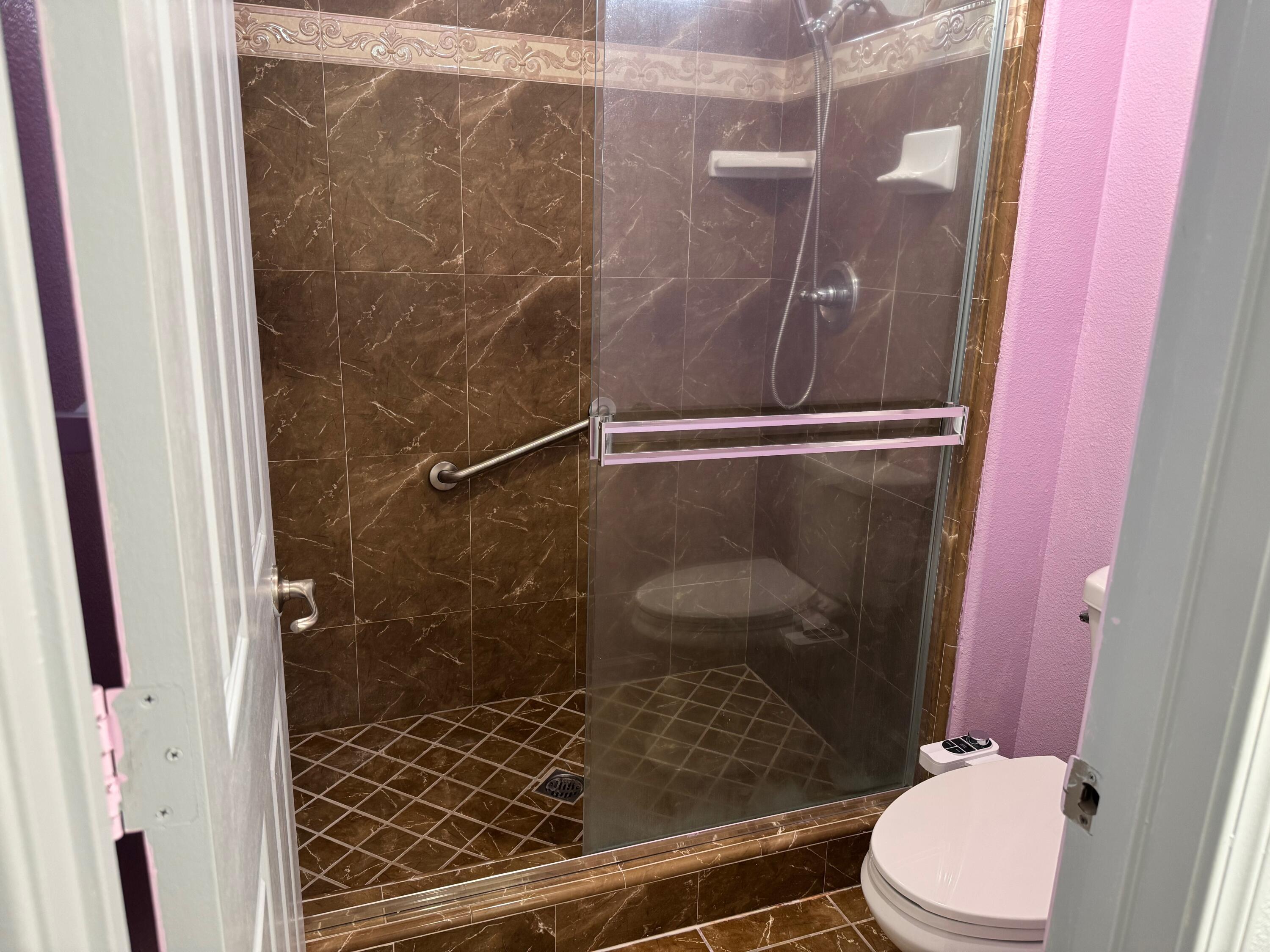 1960 E NE Sandalwood Ave, Tulare, CA 93274