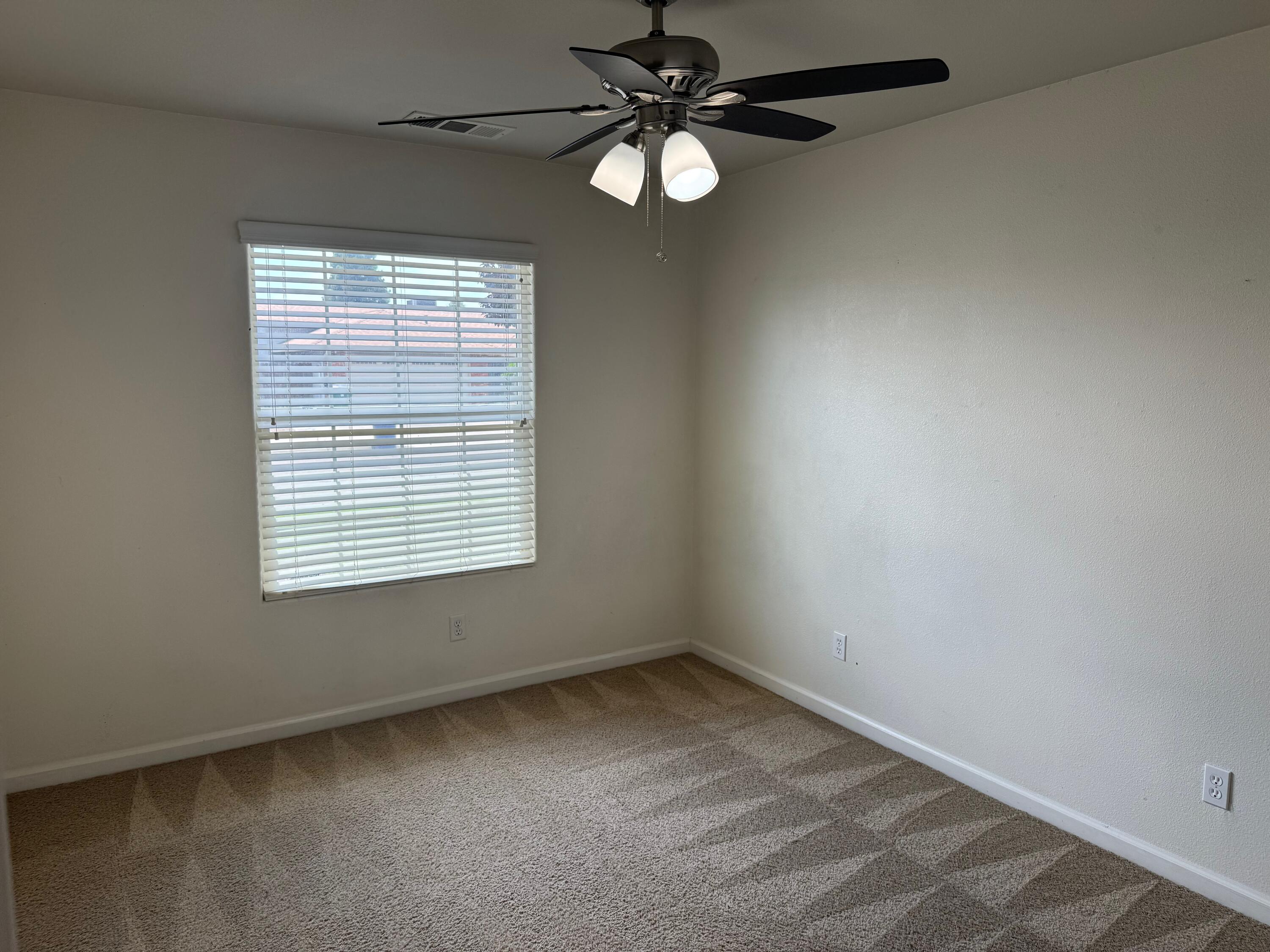1960 E NE Sandalwood Ave, Tulare, CA 93274