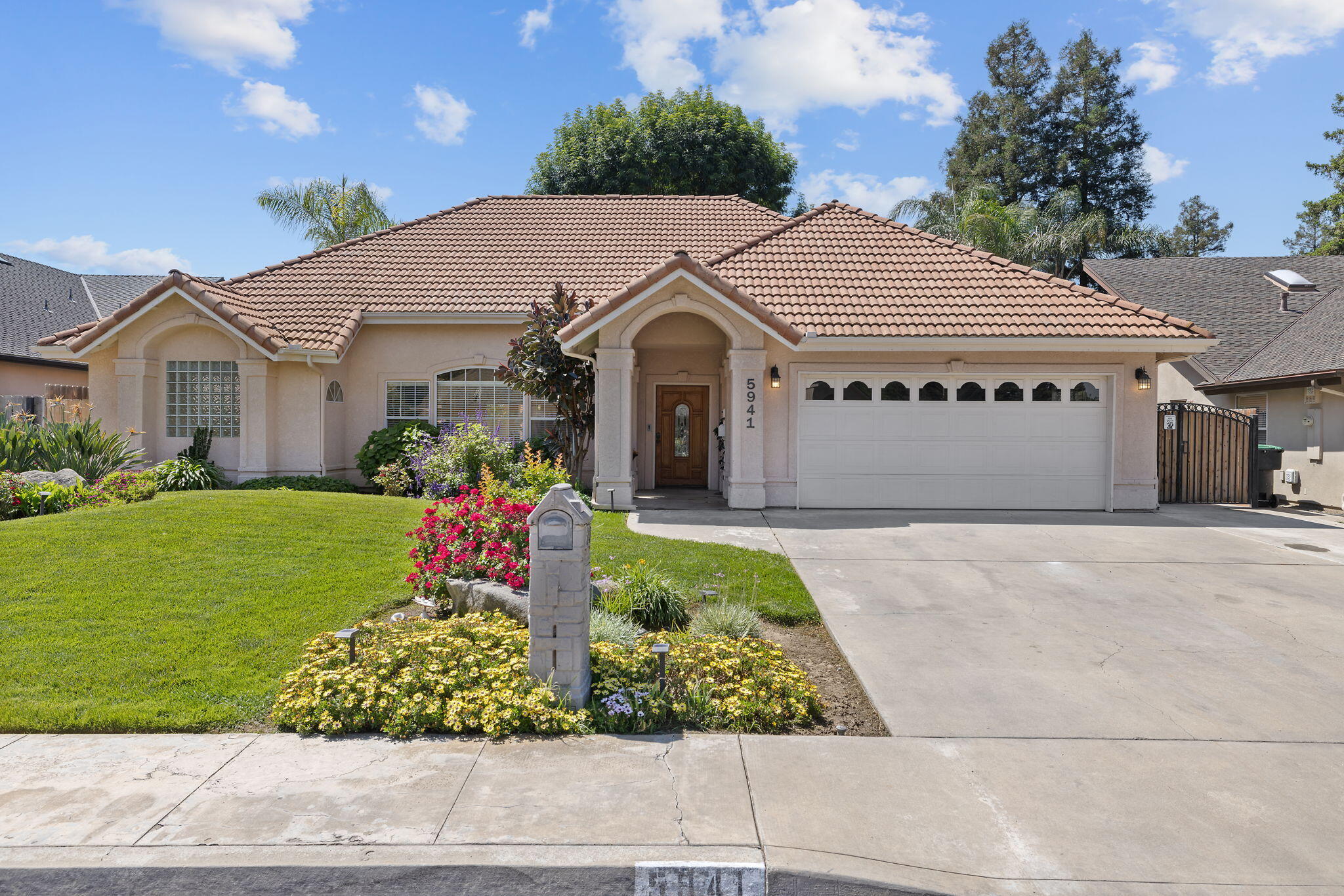 5941 W Cutler Ct, Visalia, CA 93277