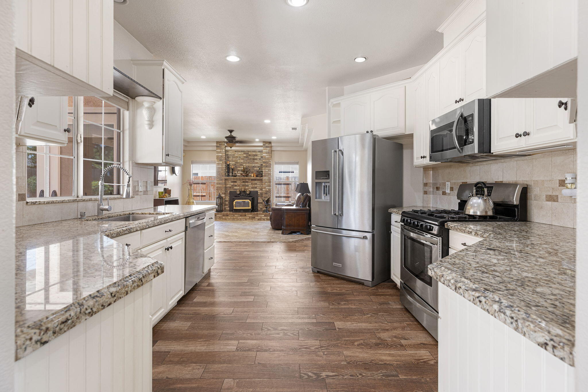 5941 W Cutler Ct, Visalia, CA 93277