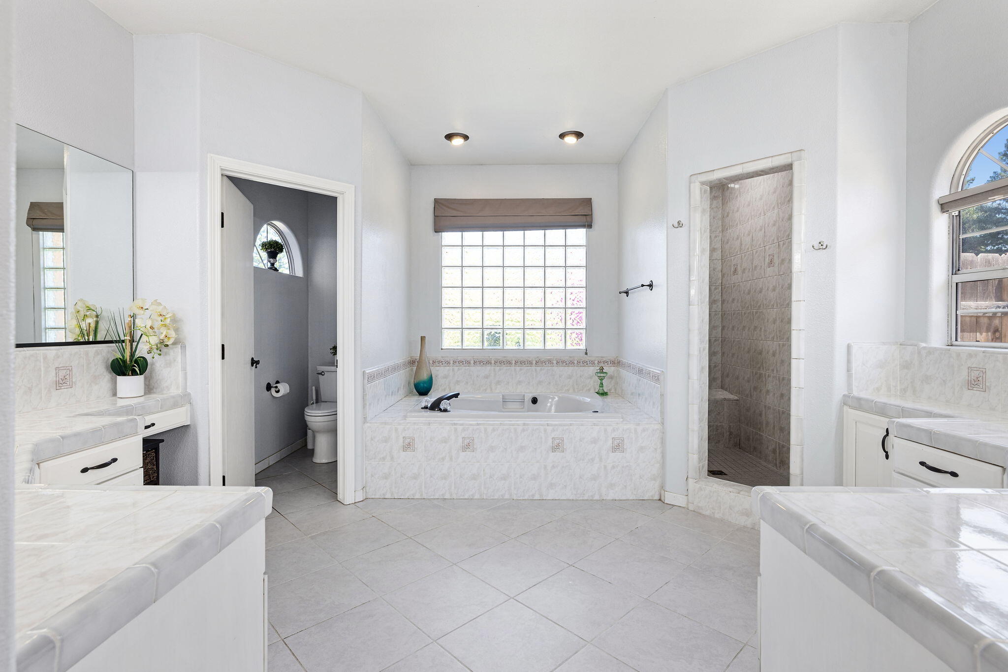 5941 W Cutler Ct, Visalia, CA 93277