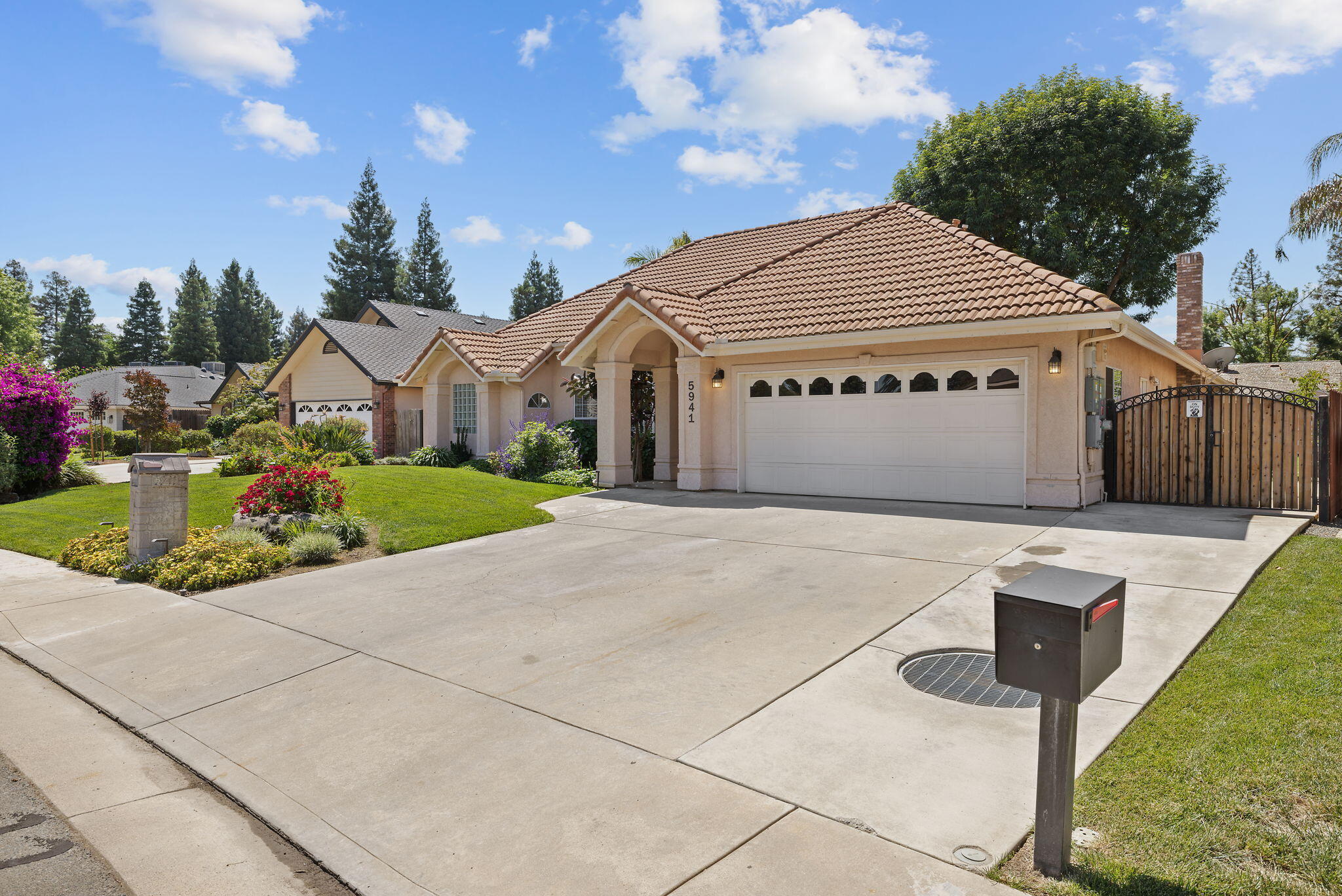 5941 W Cutler Ct, Visalia, CA 93277