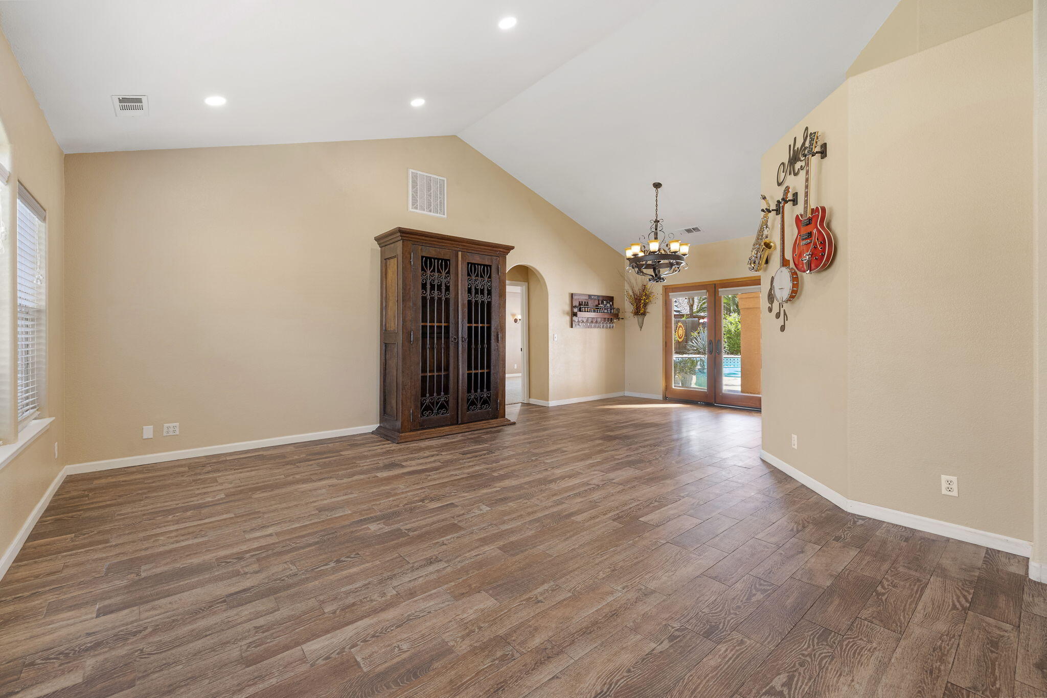5941 W Cutler Ct, Visalia, CA 93277