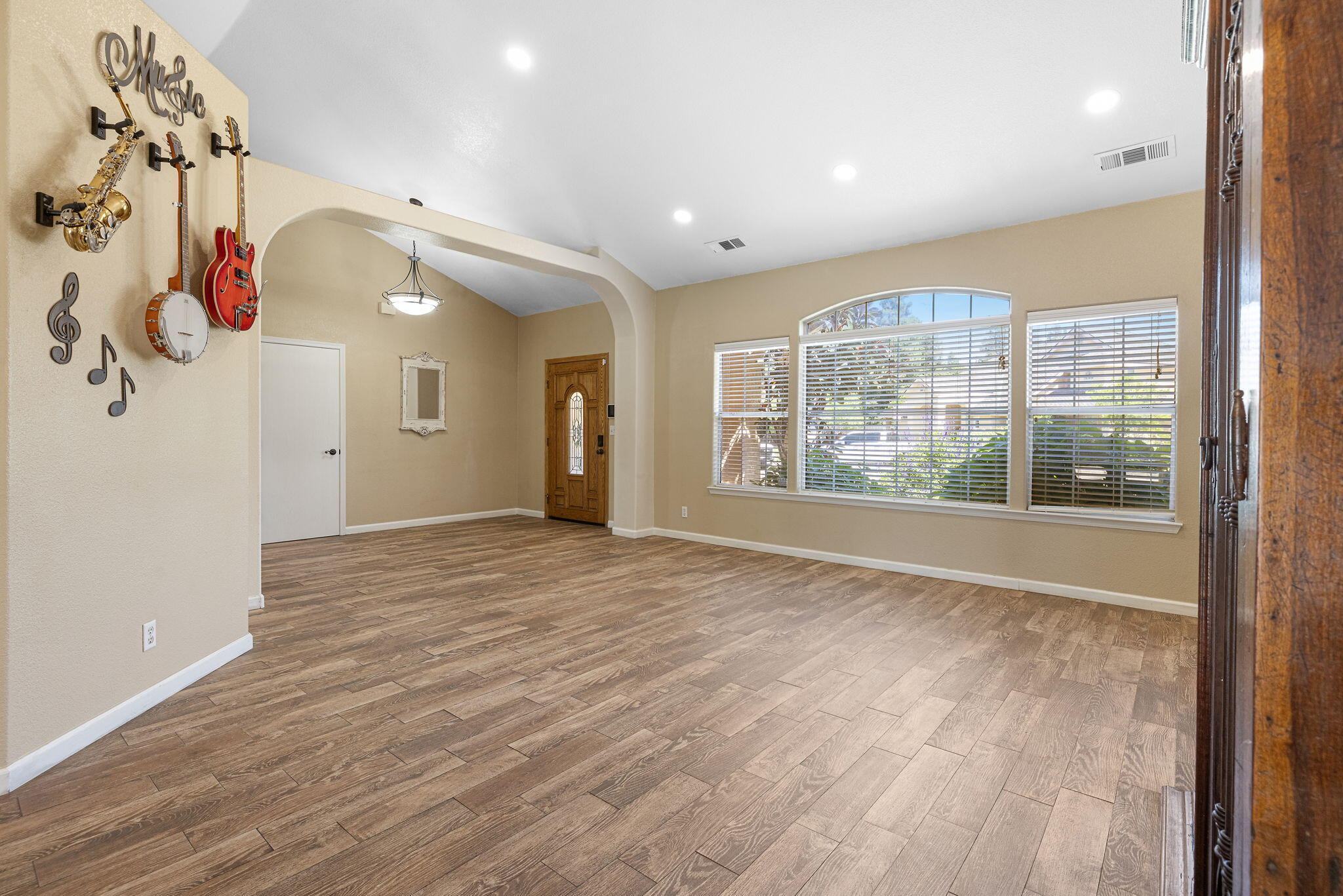 5941 W Cutler Ct, Visalia, CA 93277