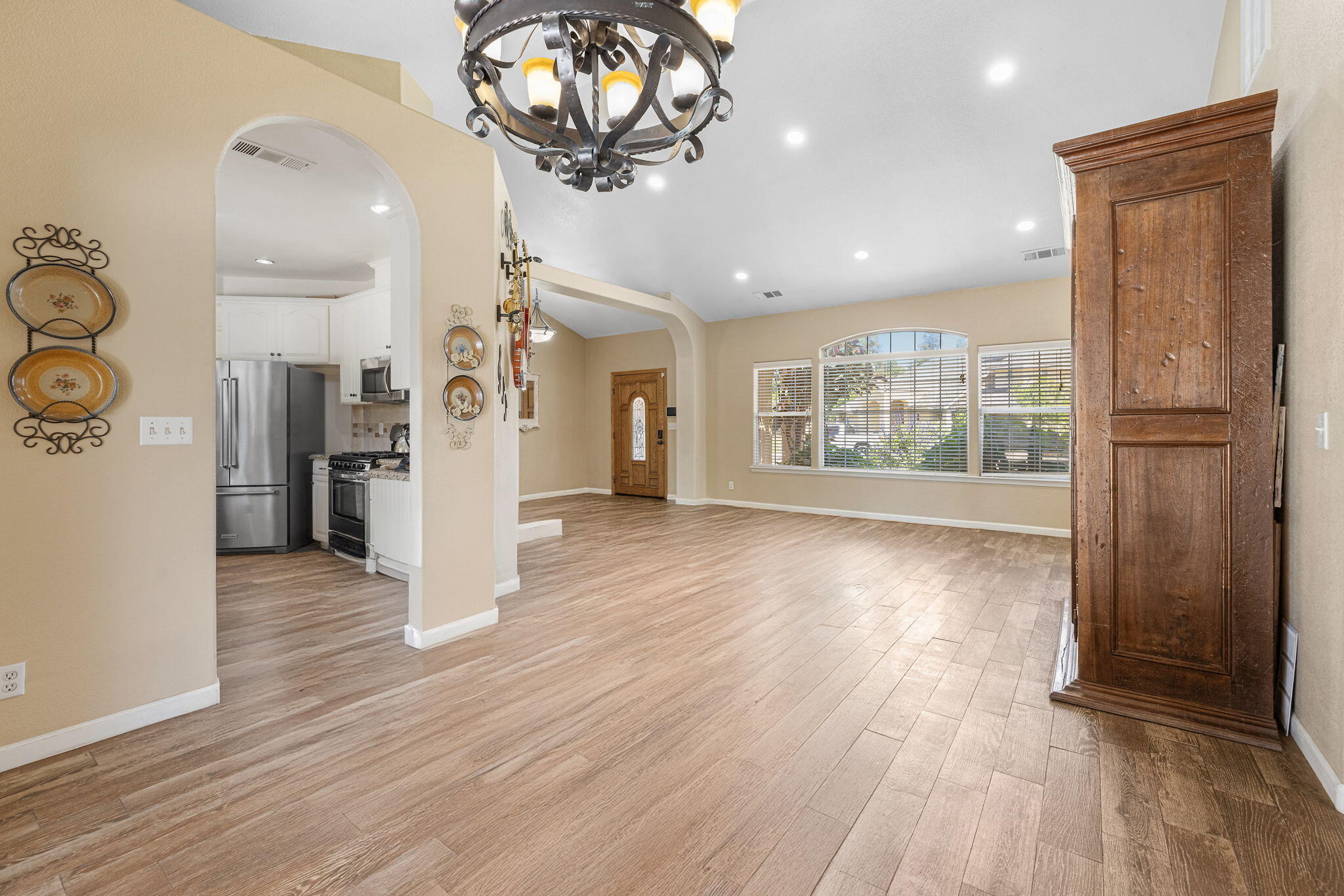 5941 W Cutler Ct, Visalia, CA 93277