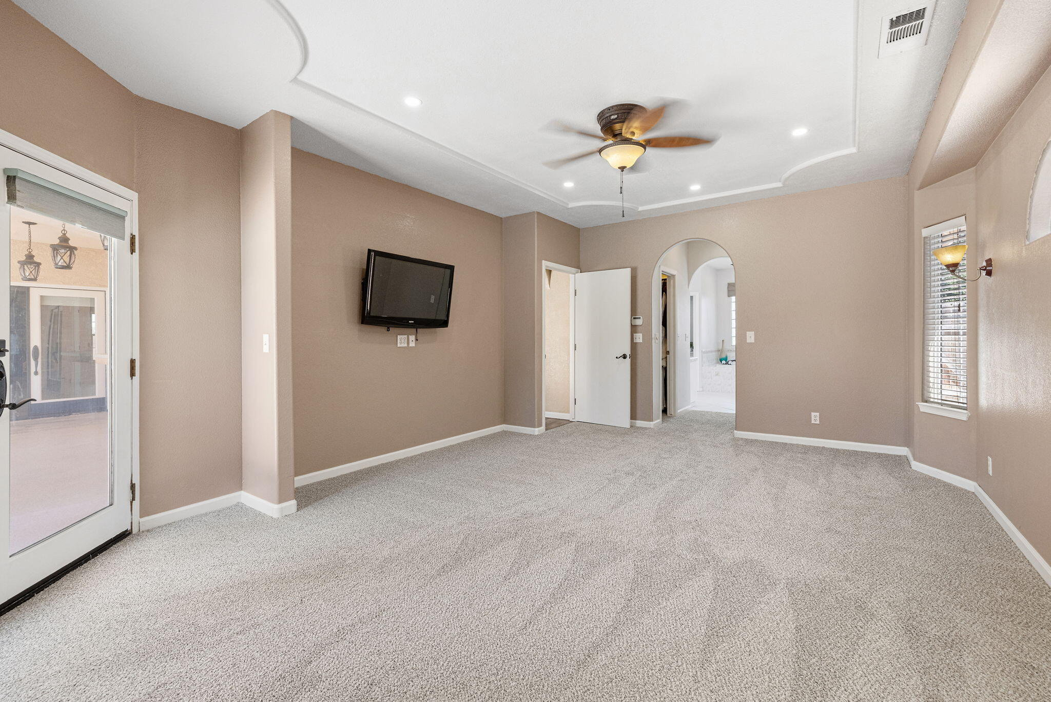 5941 W Cutler Ct, Visalia, CA 93277