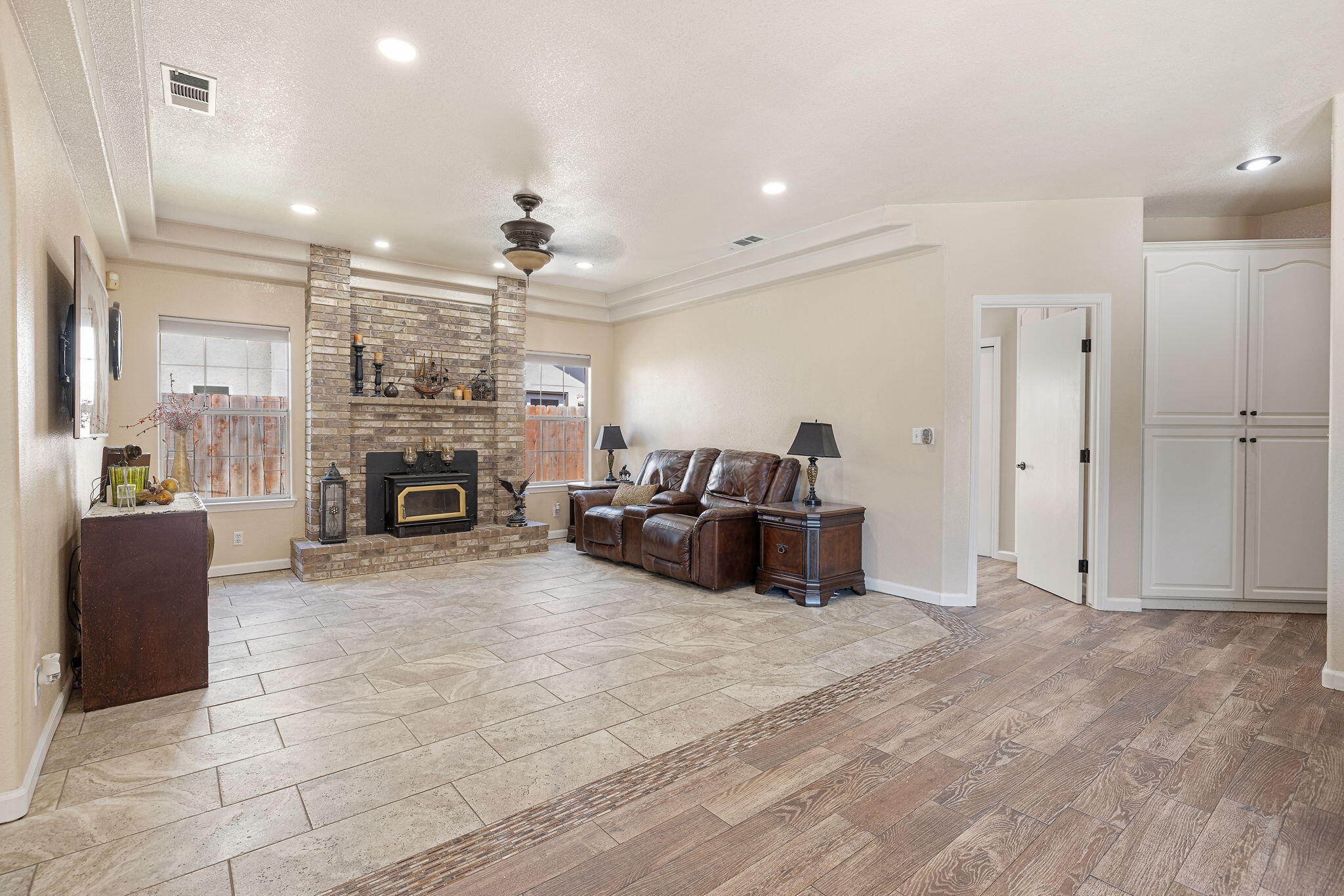 5941 W Cutler Ct, Visalia, CA 93277