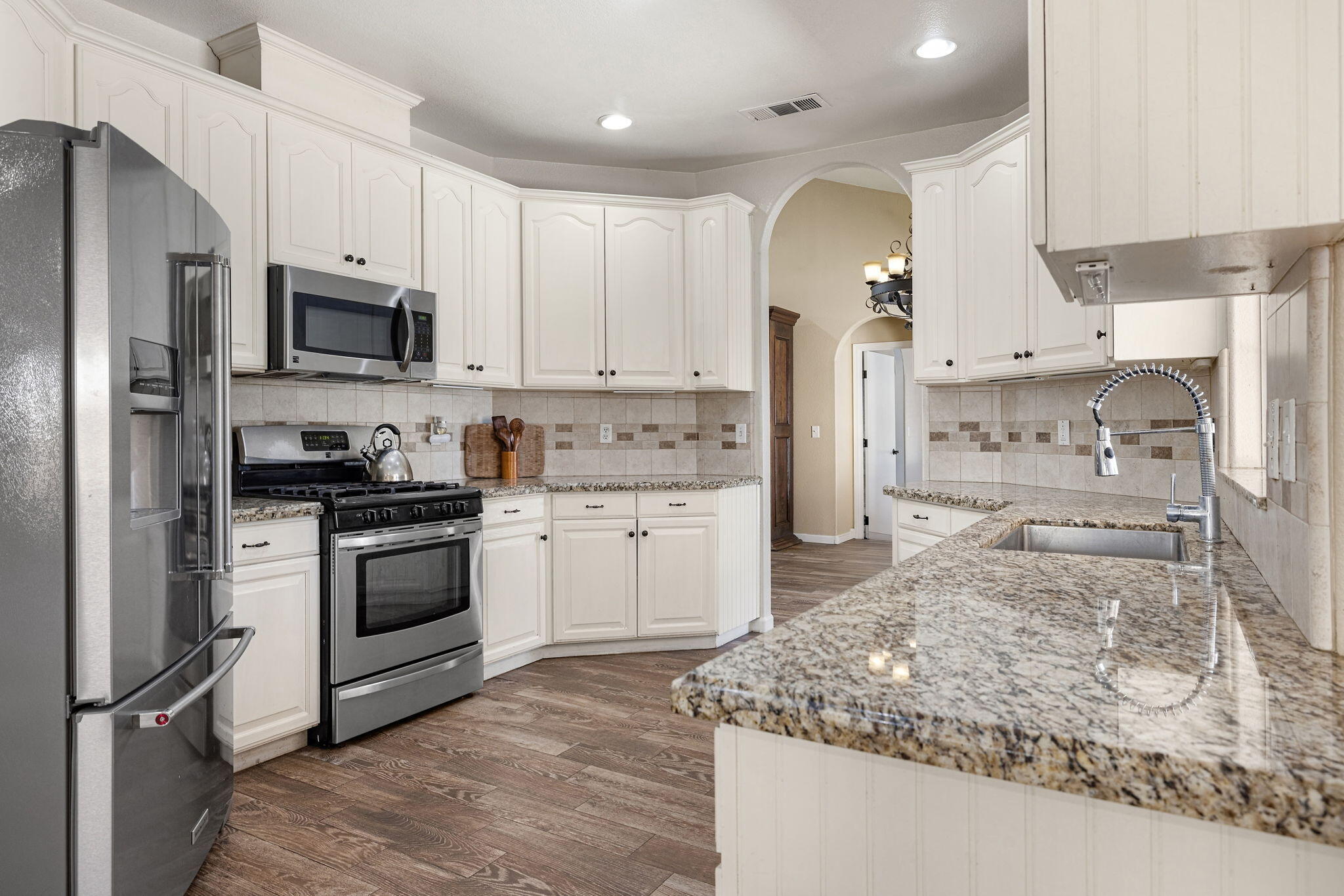 5941 W Cutler Ct, Visalia, CA 93277